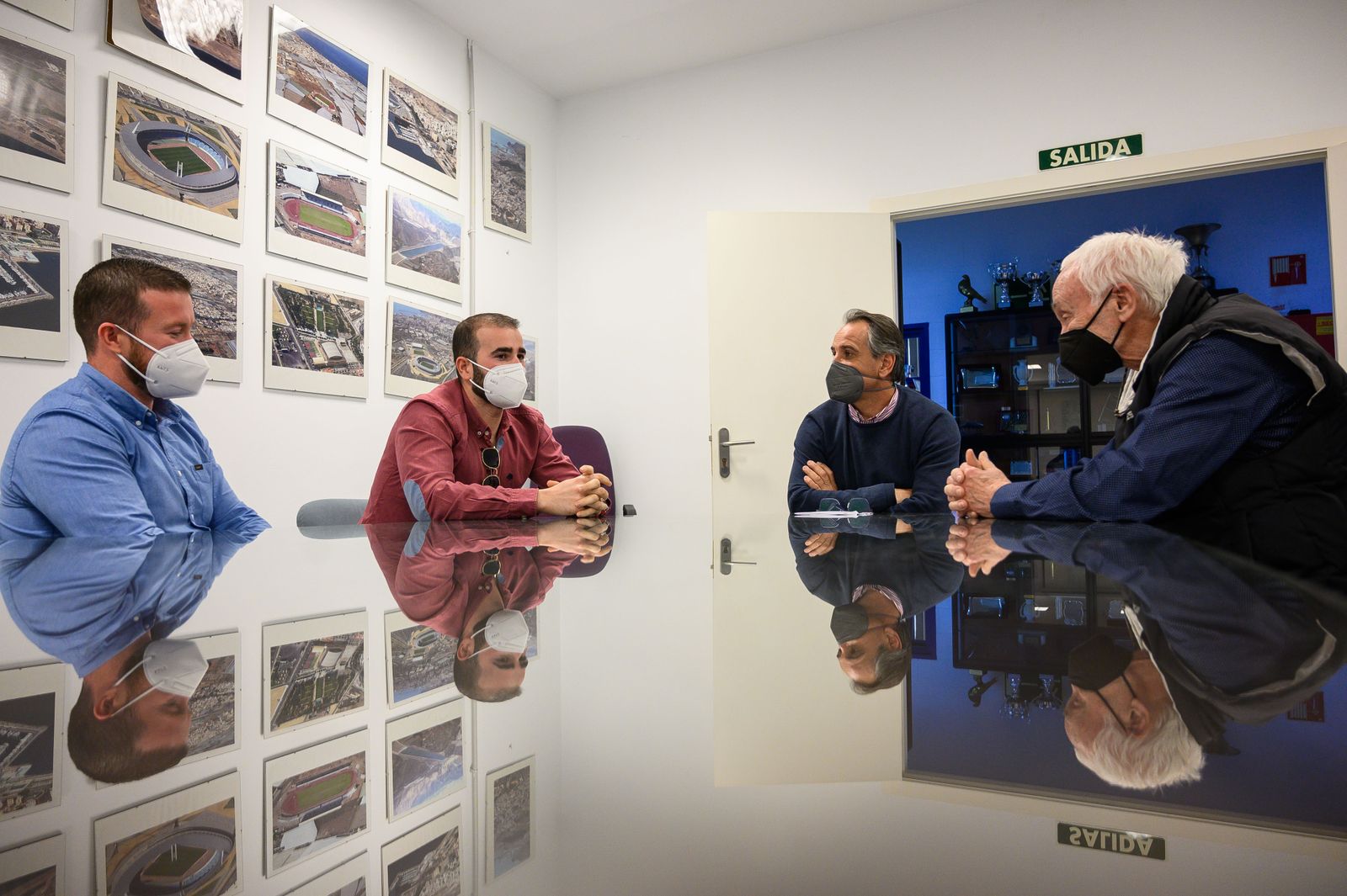 Los hermanos Pedrosa con Juanjo Segura y Juan Docio