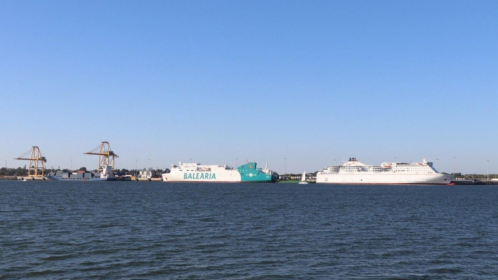 Actividad en el Muelle Sur del Puerto de Huelva, clave en la consolidación de tráficos.