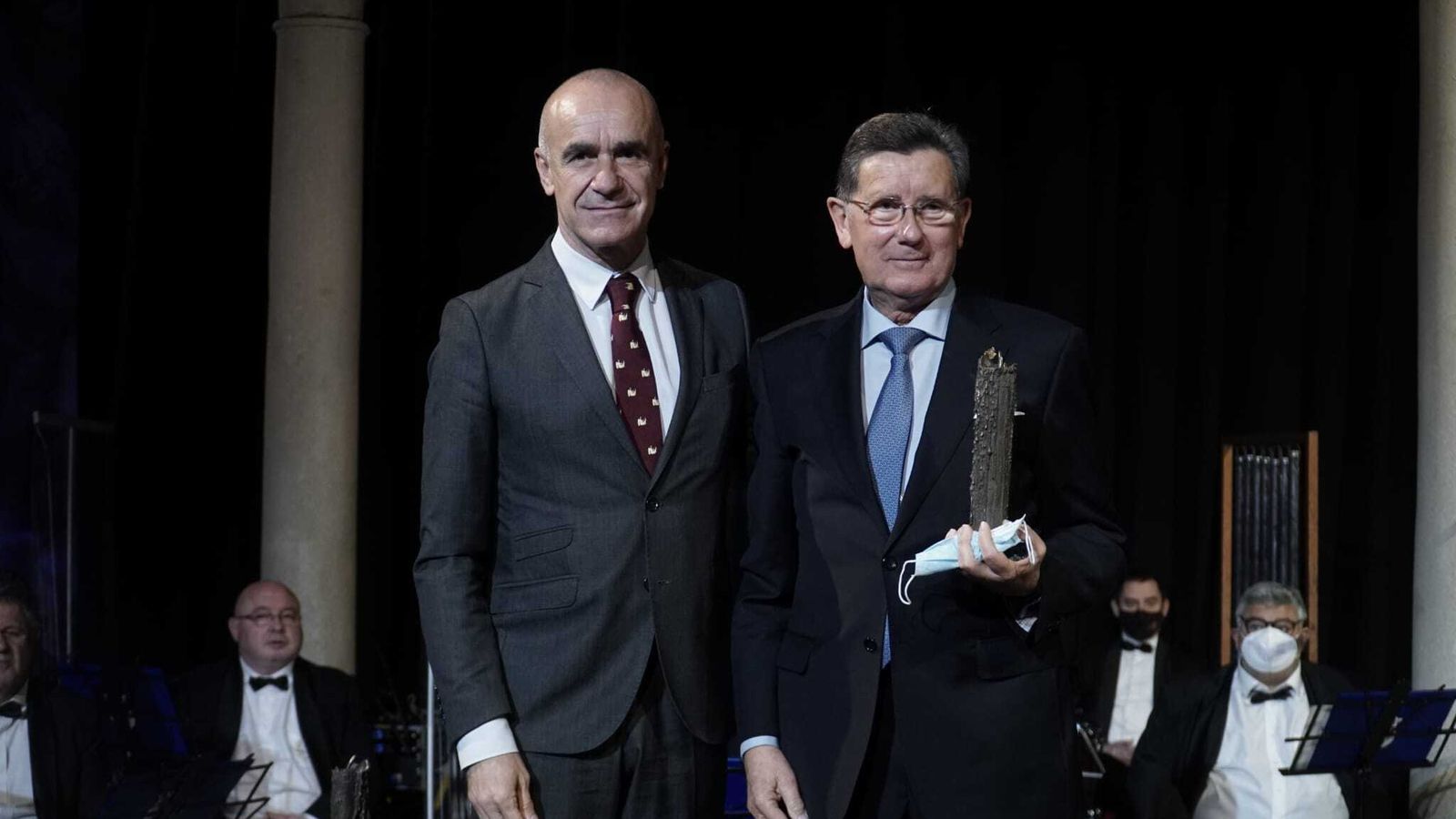 Antonio Muñoz junto al hermano mayor de Pasión, José Luis Cabello.