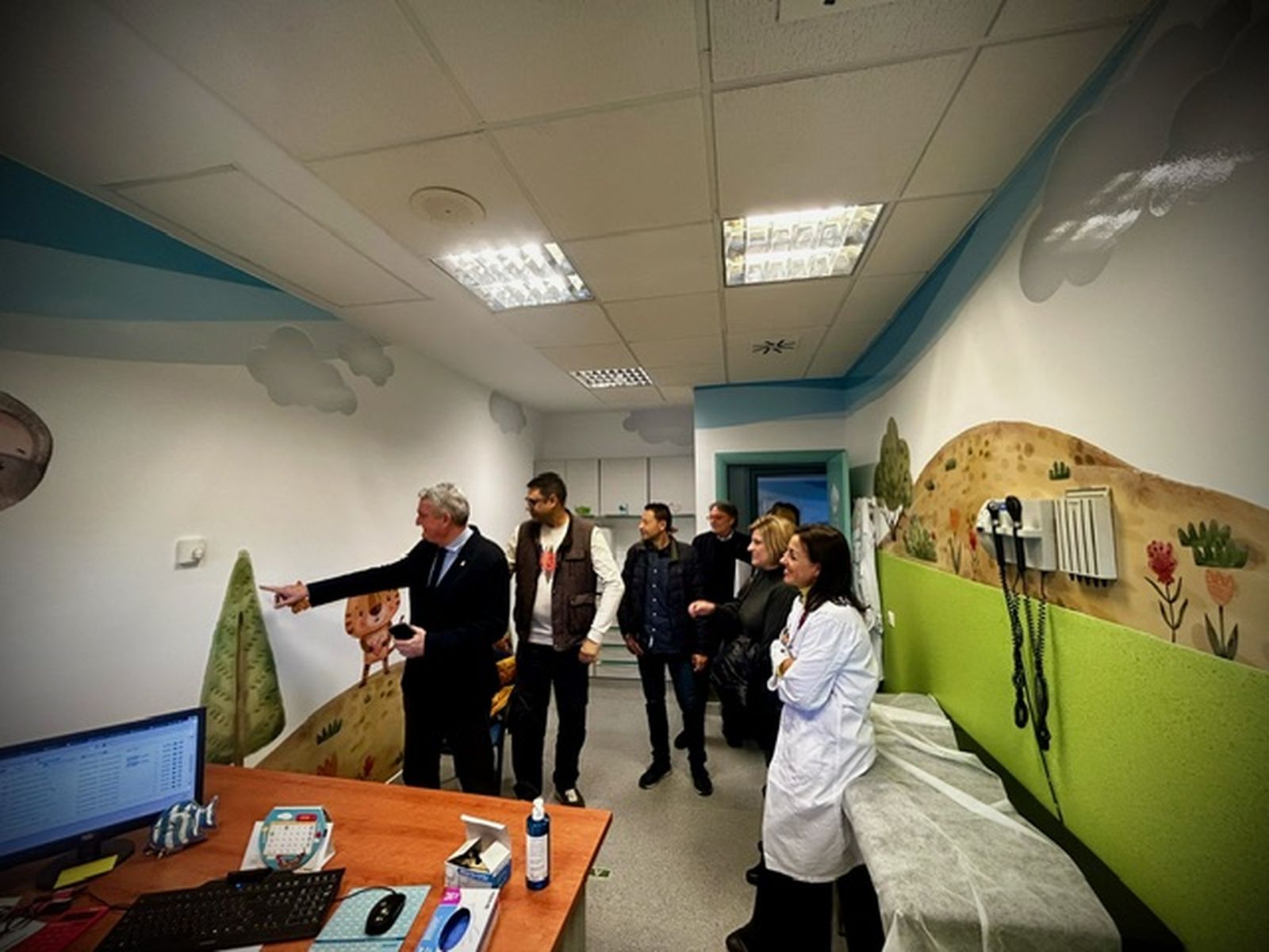 Juan de la Cruz Belmonte inaugura la zona de Pediatría del Centro de Salud El Toyo, adecuada según las directrices del Plan de Humanización de Centros de Atención Primaria