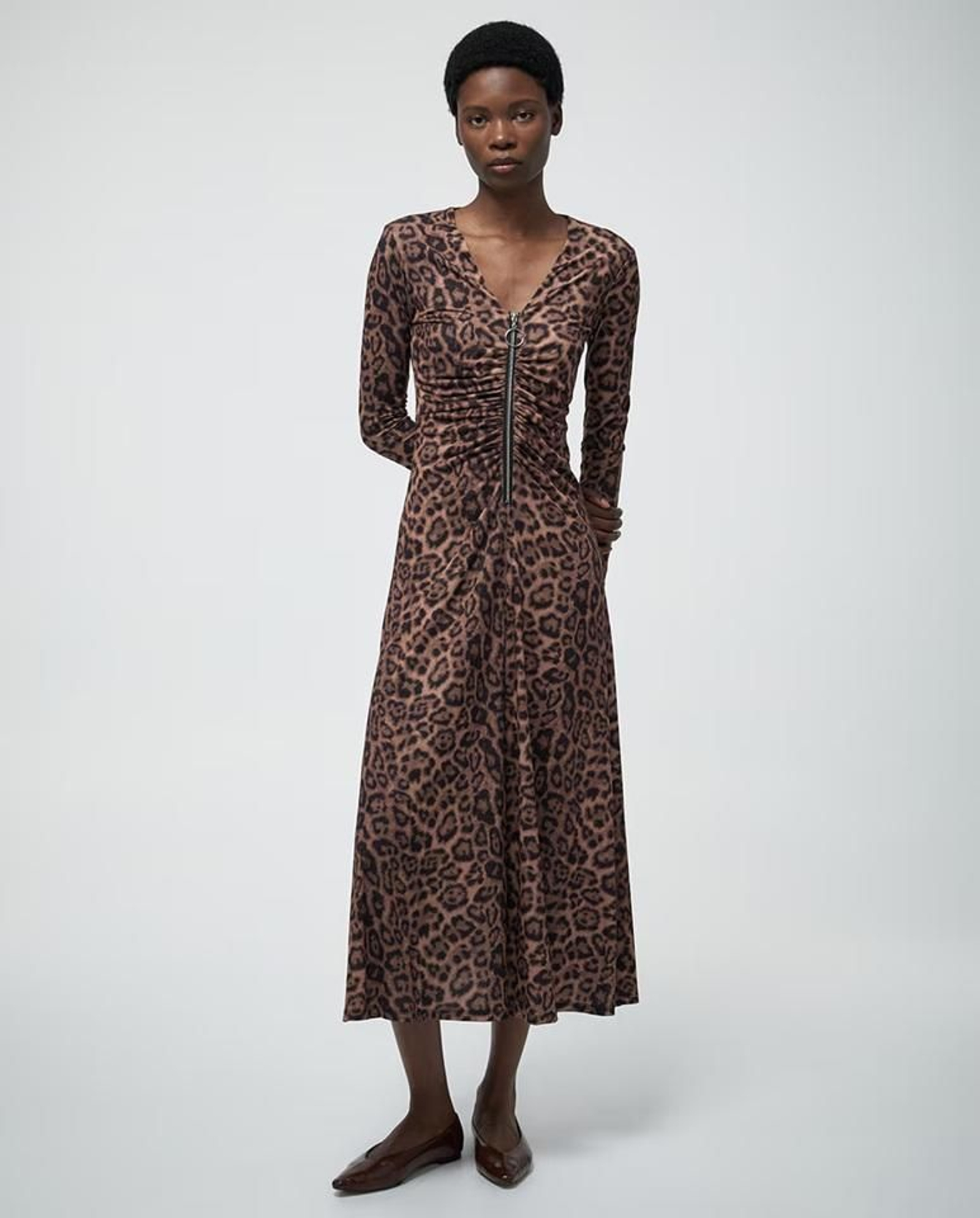 Vestido en anial print de Sfera.