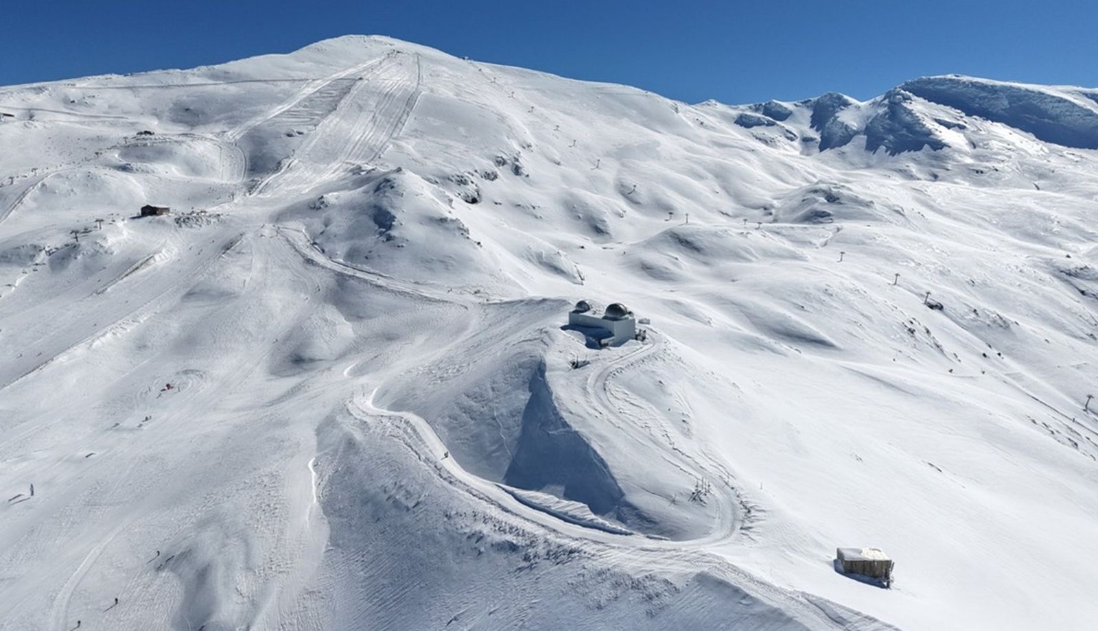Extreme la precaución y si no cuenta con cierto nivel de experiencia, absténgase de ir a alta montaña.