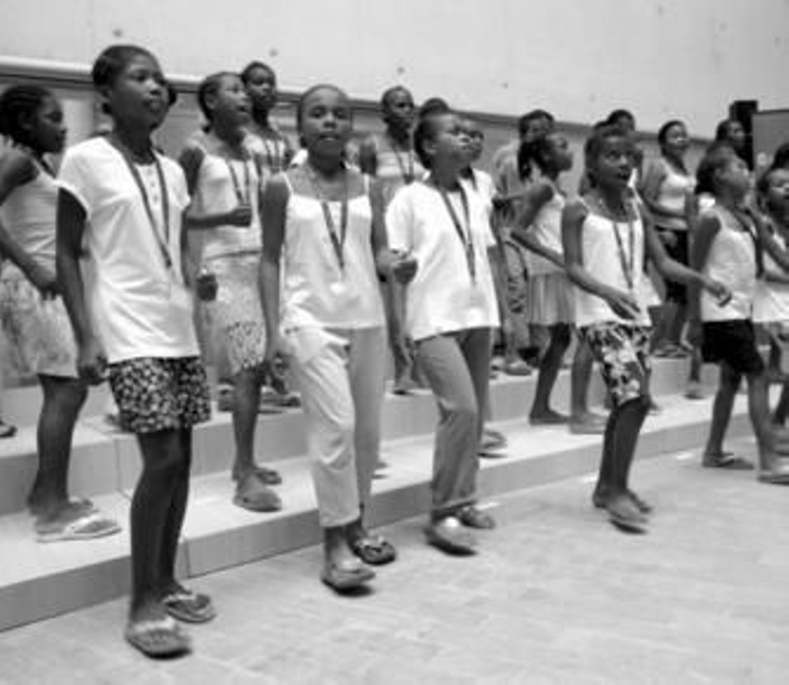 Los jóvenes del coro de gospel, ayer, en la sede de Diputación.