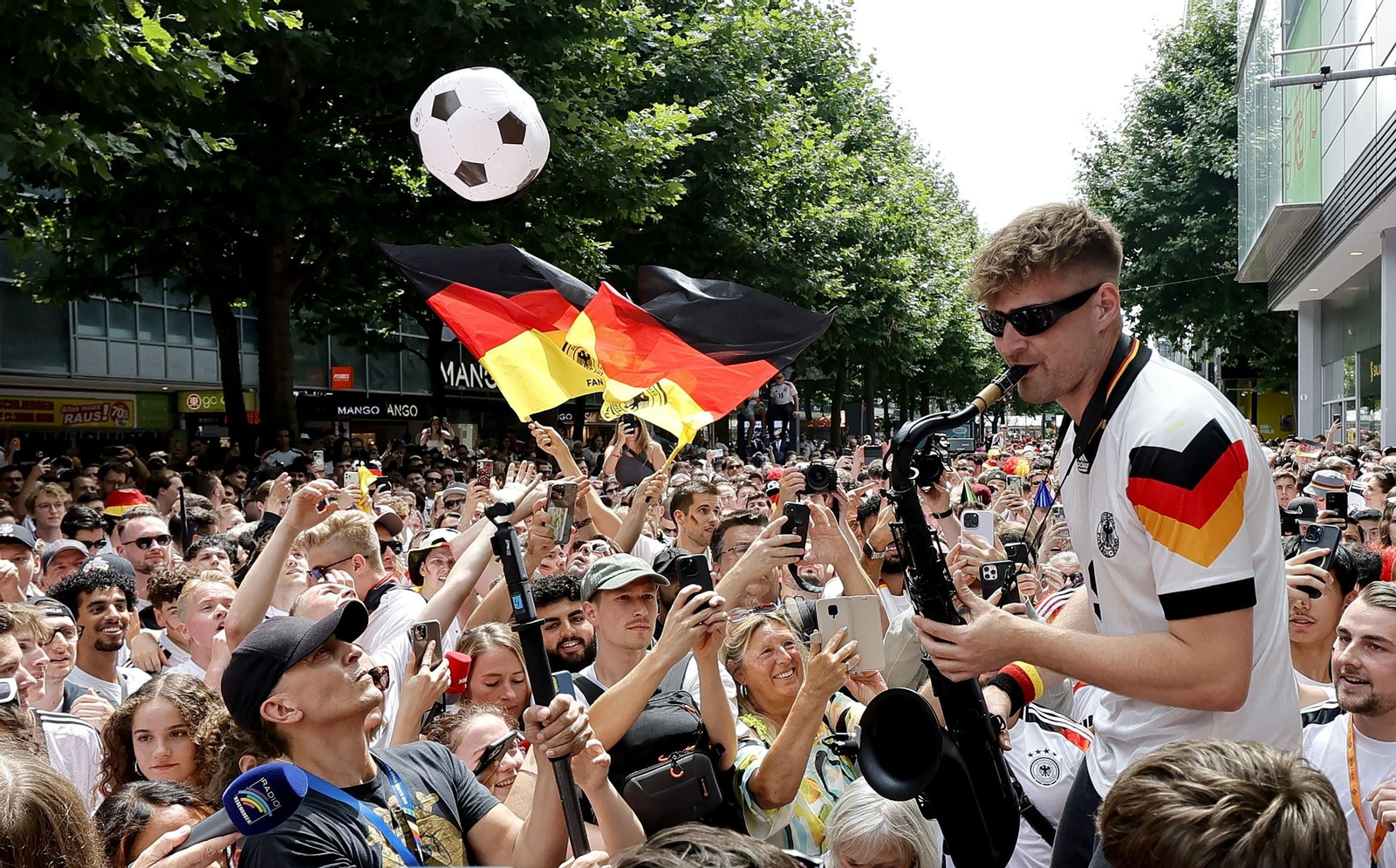 UEFA EURO 2024 quarter (7594652).jpg