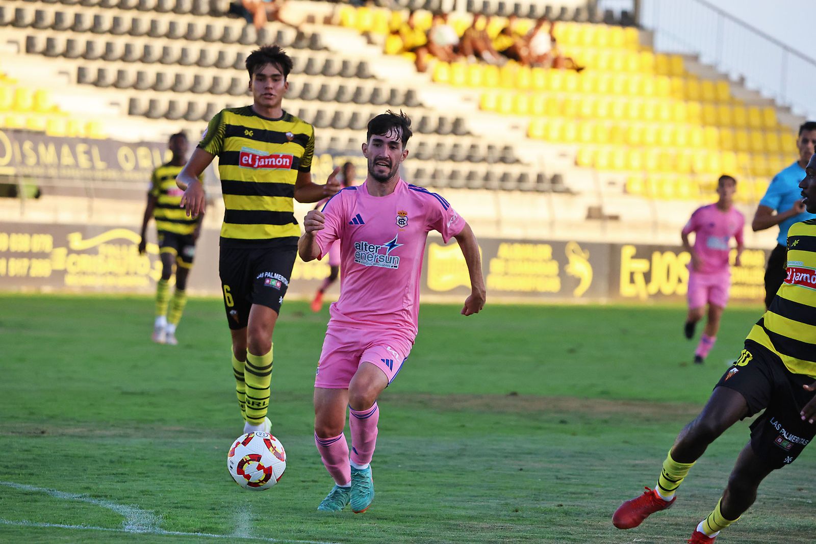 Imágenes del Trofeo de la Bella entre el San Roque de Lepe y el Recreativo de Huelva