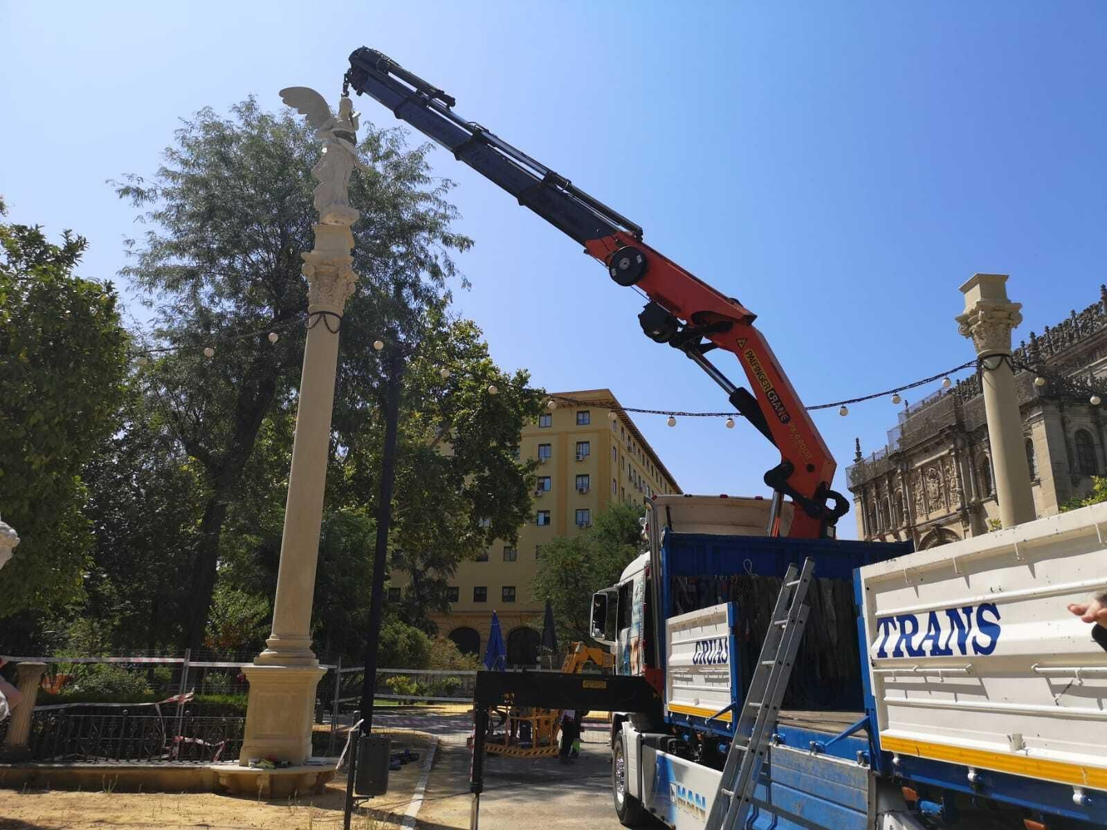 Trabajos de instalación de una de las victorias aladas.