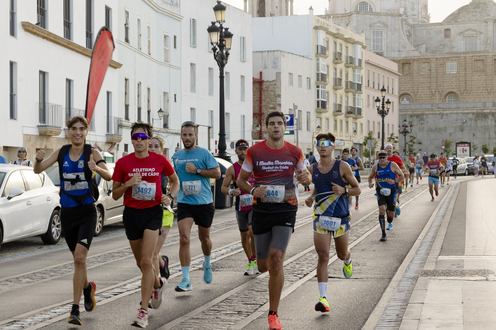 Búscate en las imágenes de la I media maratón Ciudad de Cádiz