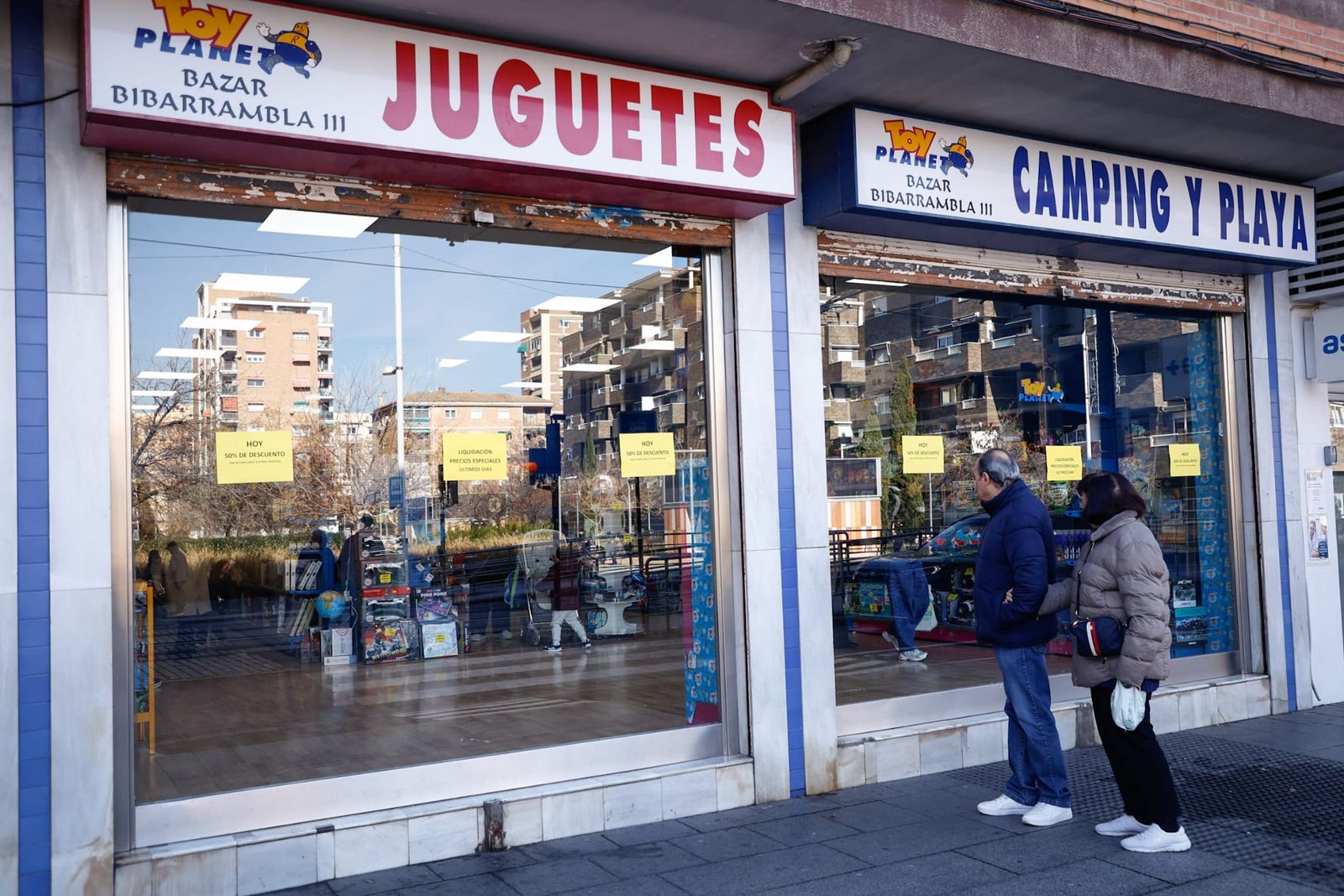 Vídeo: Esta juguetería del Zaidín echa el cierre tras 40 años 'criando' a generaciones de niños granadinos