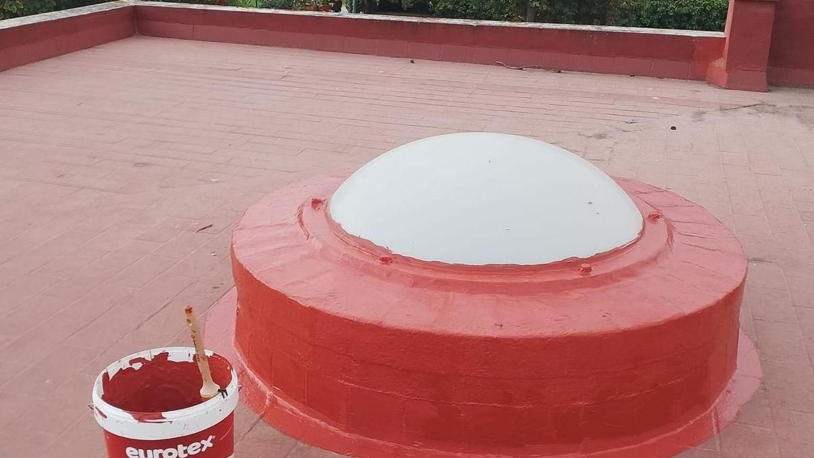 Cubierta de un edificio municipal de Jerez, tras los trabajos de impermeabilización.