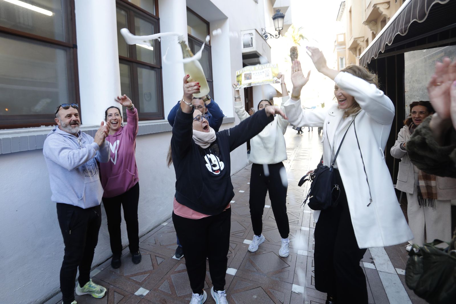 Las fotos de la alegría de los quintos premios en La Línea de la Concepción