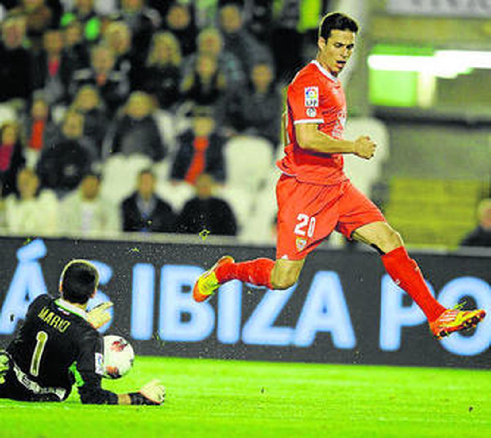 Mario sale a los pies de Manu del Moral.