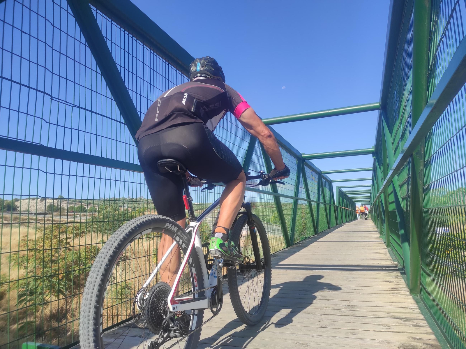 De Torredelcampo a Porcuna por la Vía Verde del Aceite: túneles, pasarelas y arte