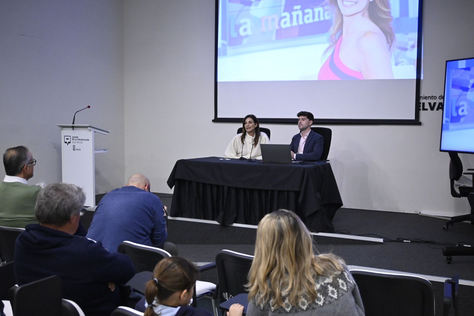 Mariló Montero imparte la charla 'una vida dedicada al periodismo' en imágenes