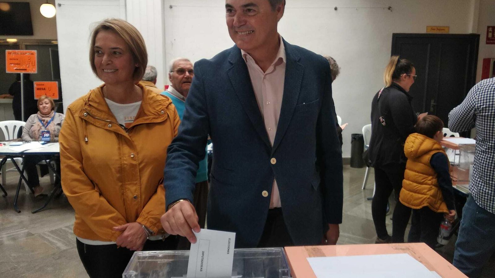 Así ha votado el candidato del PP al Congreso por Granada Carlos Rojas