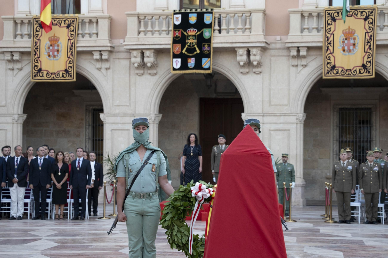 El Escudo de Oro de la ciudad de Almería a la Legión, en imágenes