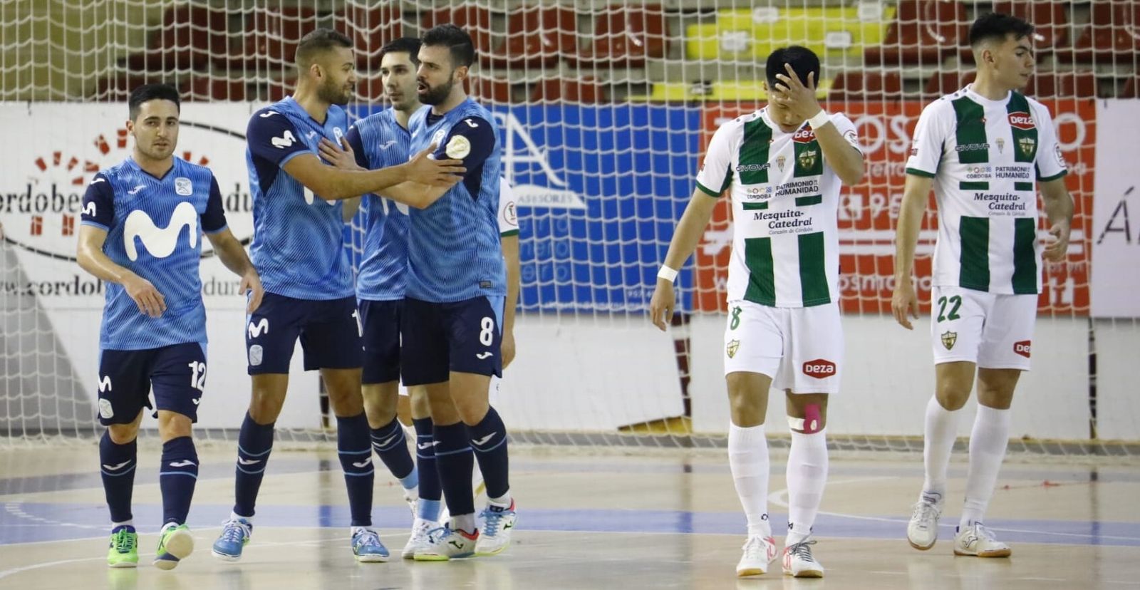 Los jugadores del Movistar Inter celebran su tercer gol ante el Córdoba Futsal.