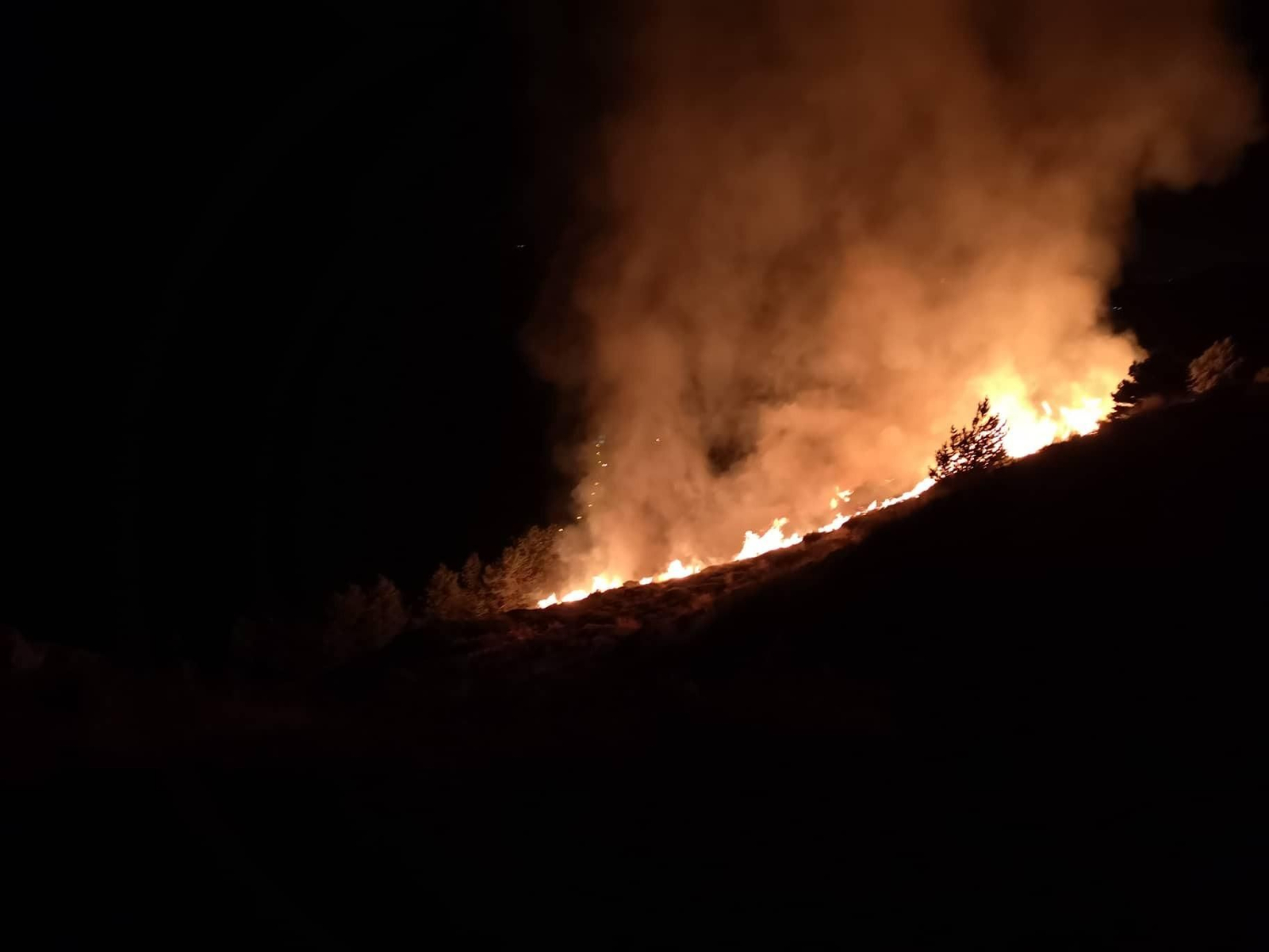 Las imágenes del incendio en Sierra Nevada