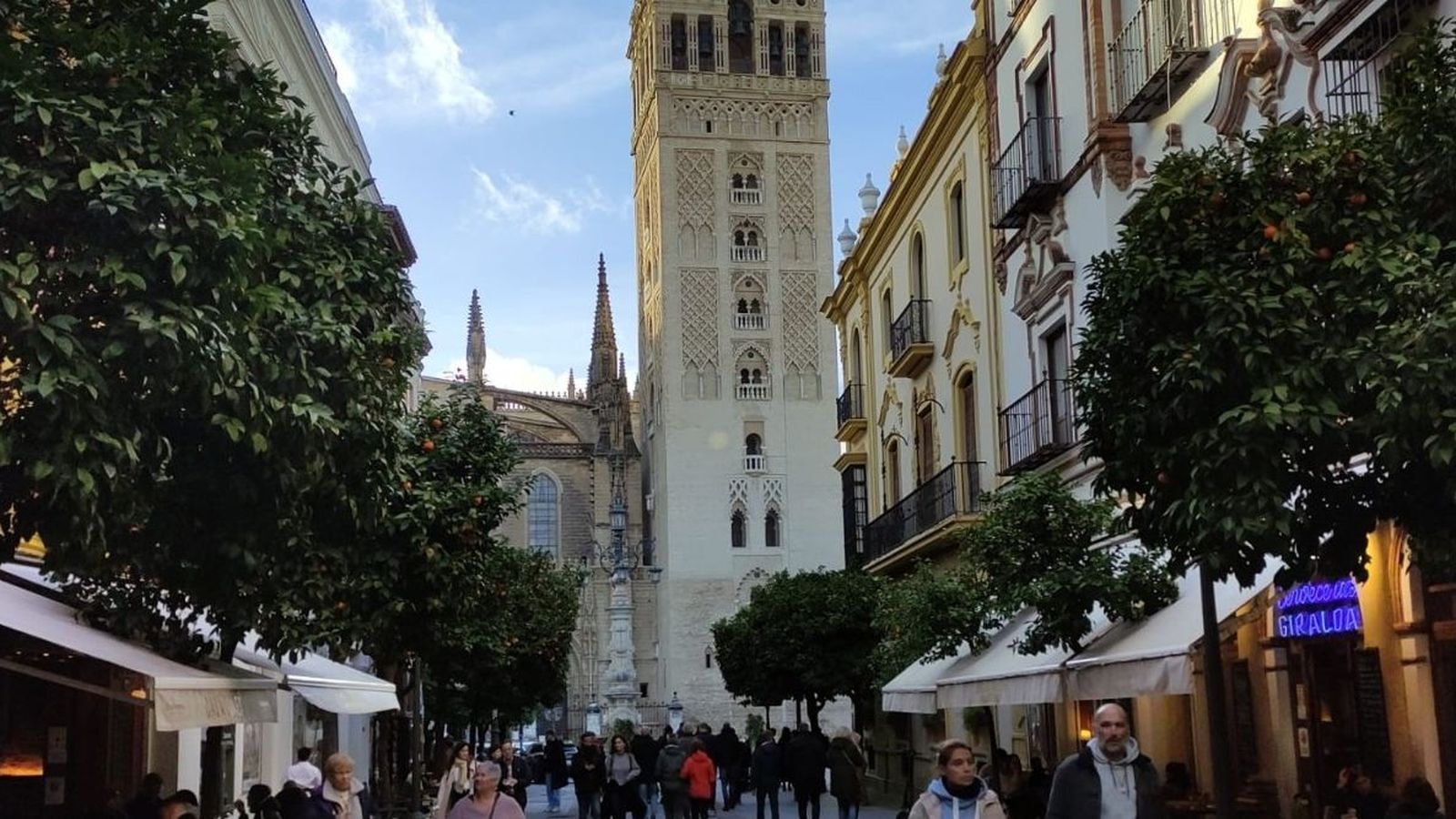 Vista de la Giralda desde Mateos Gago, donde vivía Enrique Valdivieso.