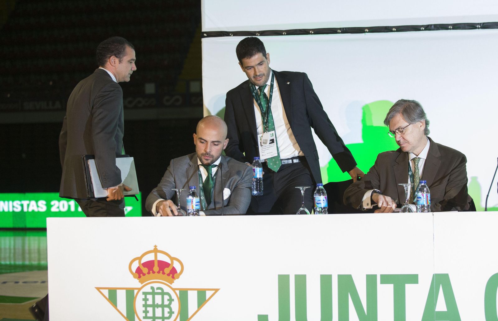 Las imágenes de la junta de accionistas del Betis