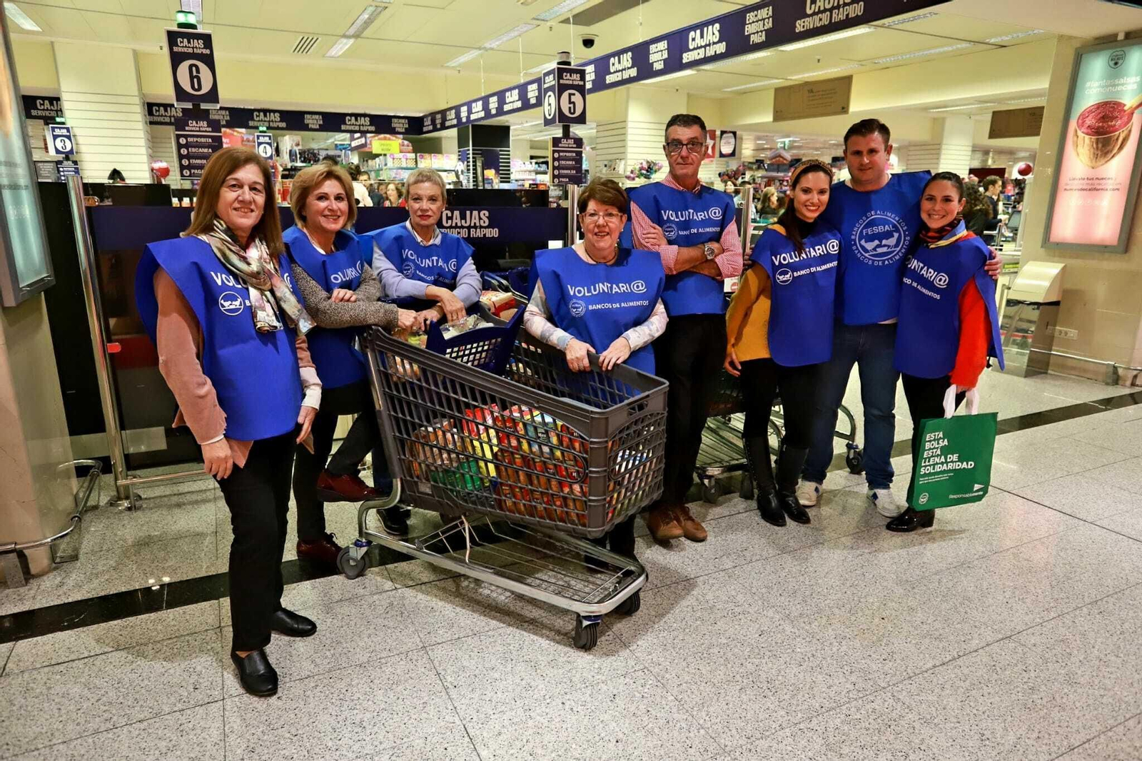 Voluntarios del Banco de Alimentos, en El Corte Inglés de Algeciras.