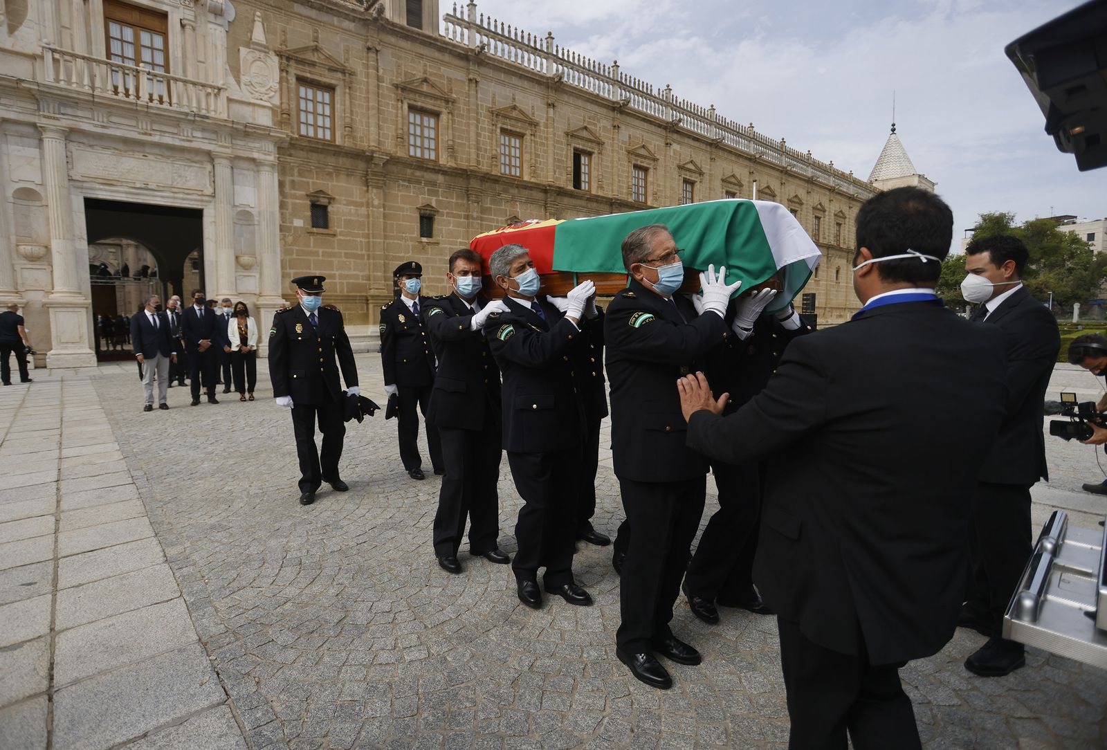 Las imágenes de la capilla ardiente de Manuel Clavero en el Parlamento de Andalucía