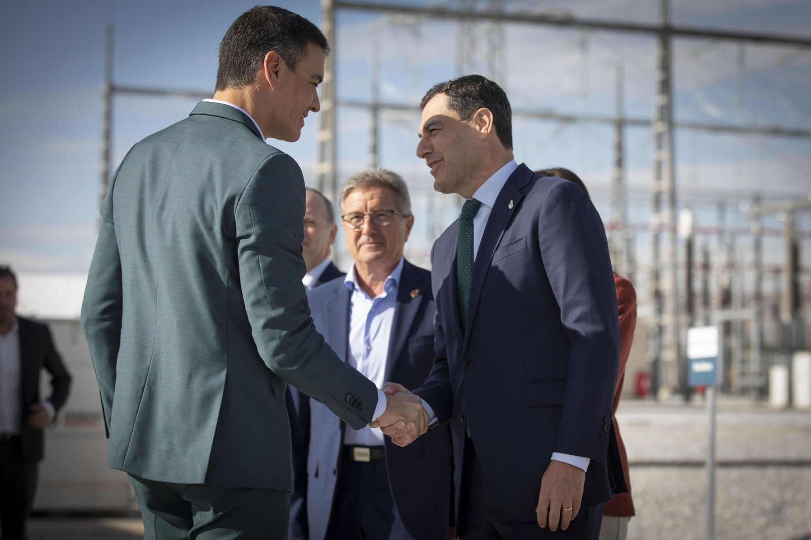 Pedro Sánchez y Juanma Moreno, en Baza.