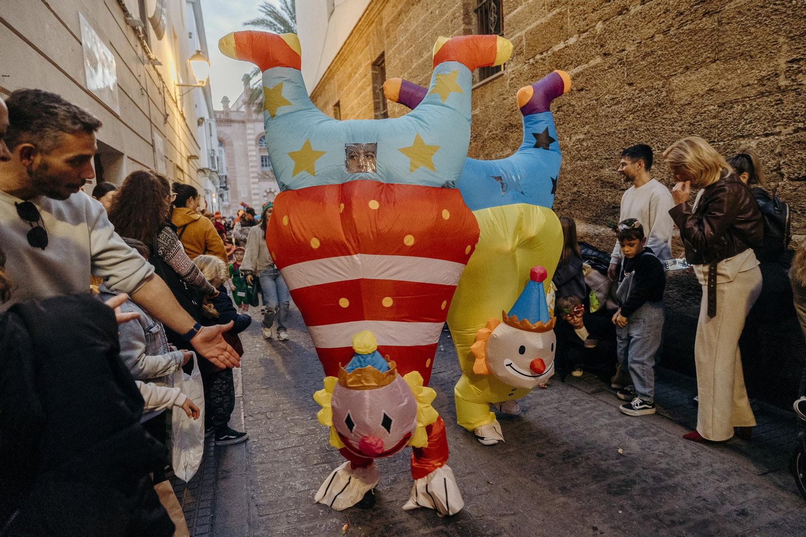 Imágenes de la cabalgata de Reyes del barrio del Mentidero