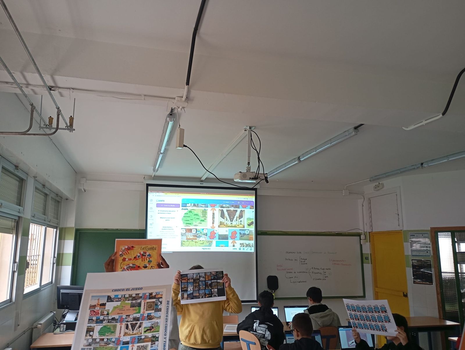 Los alumnos del José Caballero en la asignatura de Tecnología.