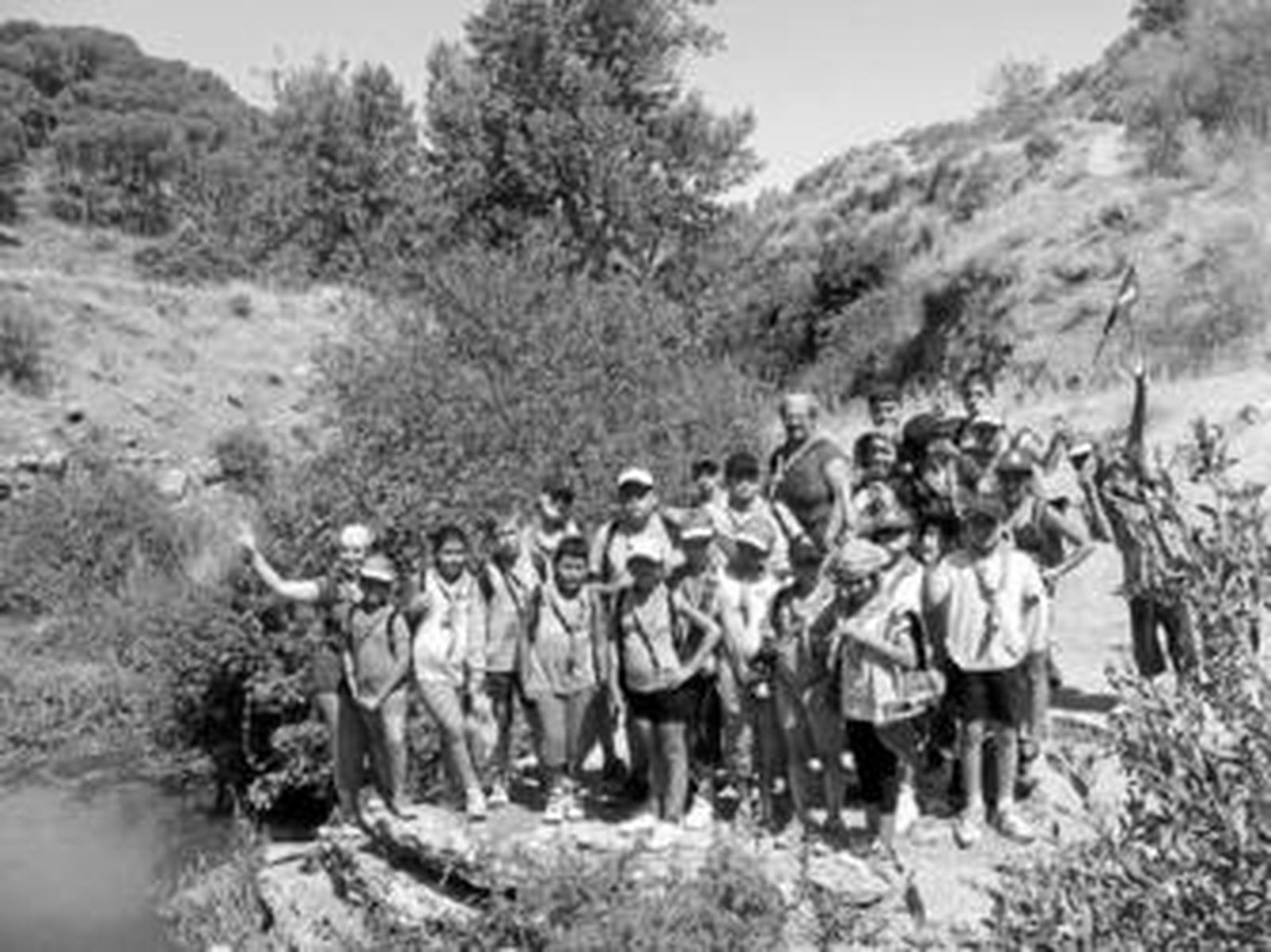 El grupo scout de San García durante una de sus salidas para conocer la naturaleza de la zona.