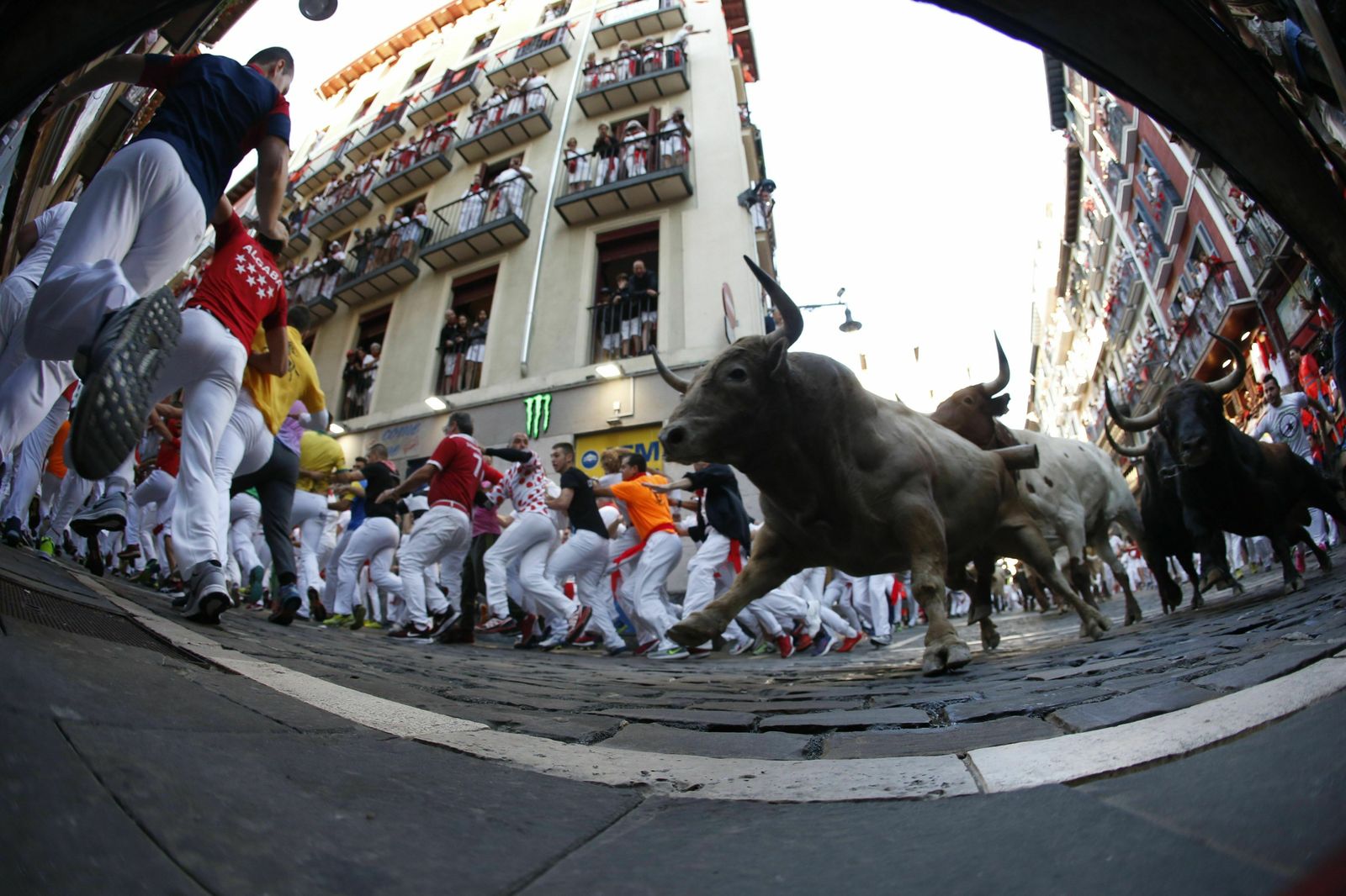 Las imágenes del sexto encierro de San Fermín 2019