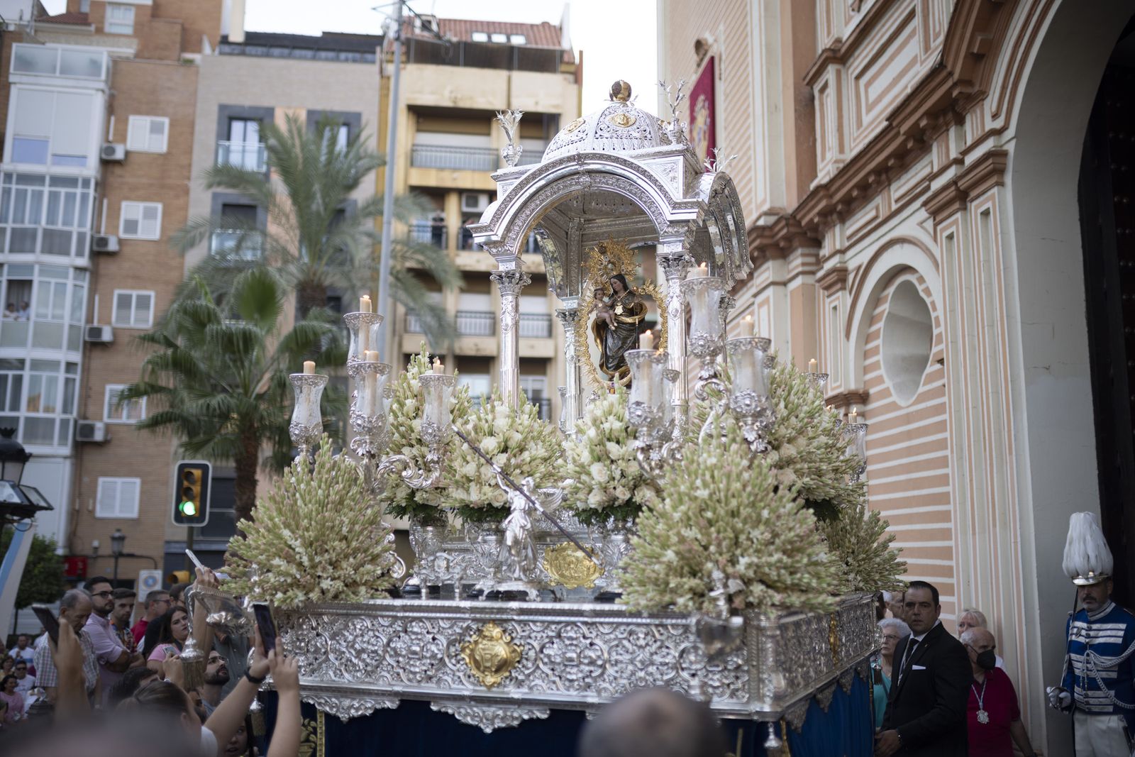Imágenes de la procesión de la Virgen de la Cinta por el centro de la ciudad