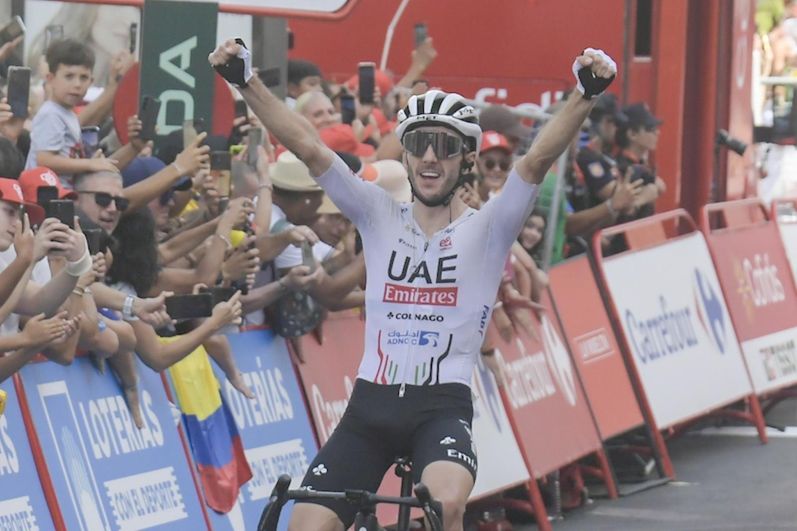 Yates a su entrada en meta.