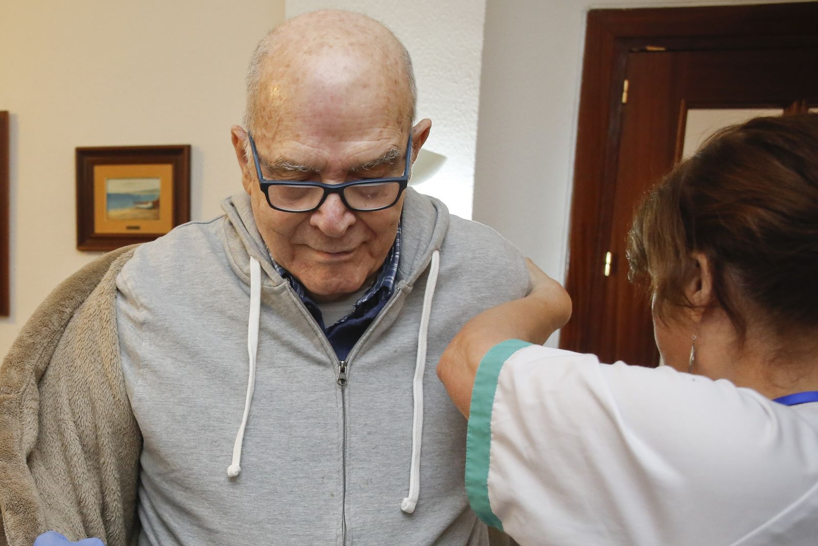 Un usuario recibe ayuda domiciliaria en la provincia.