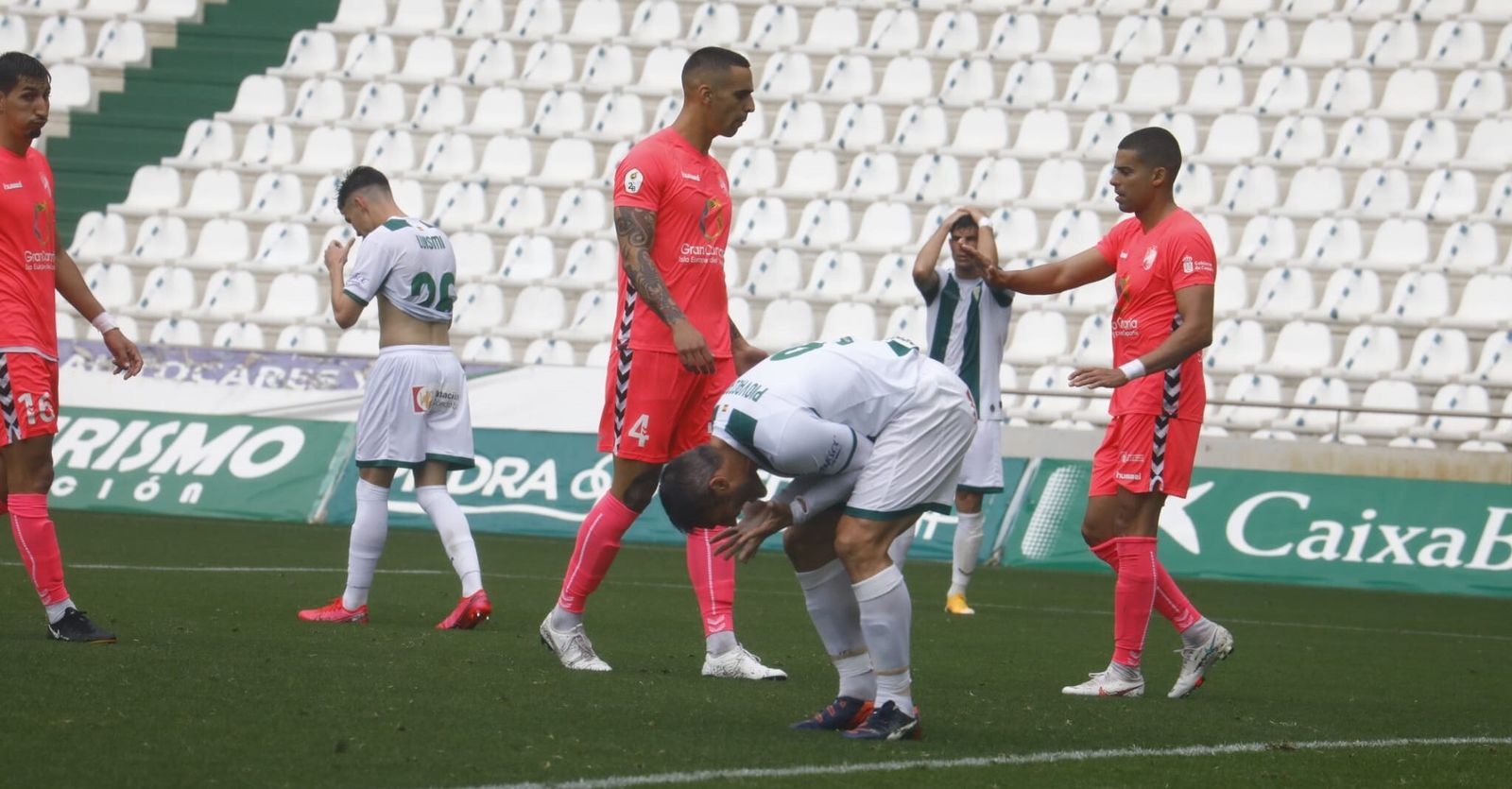 Piovaccari se lamenta tras un ataque fallido del Córdoba CF ante el Tamaraceite.