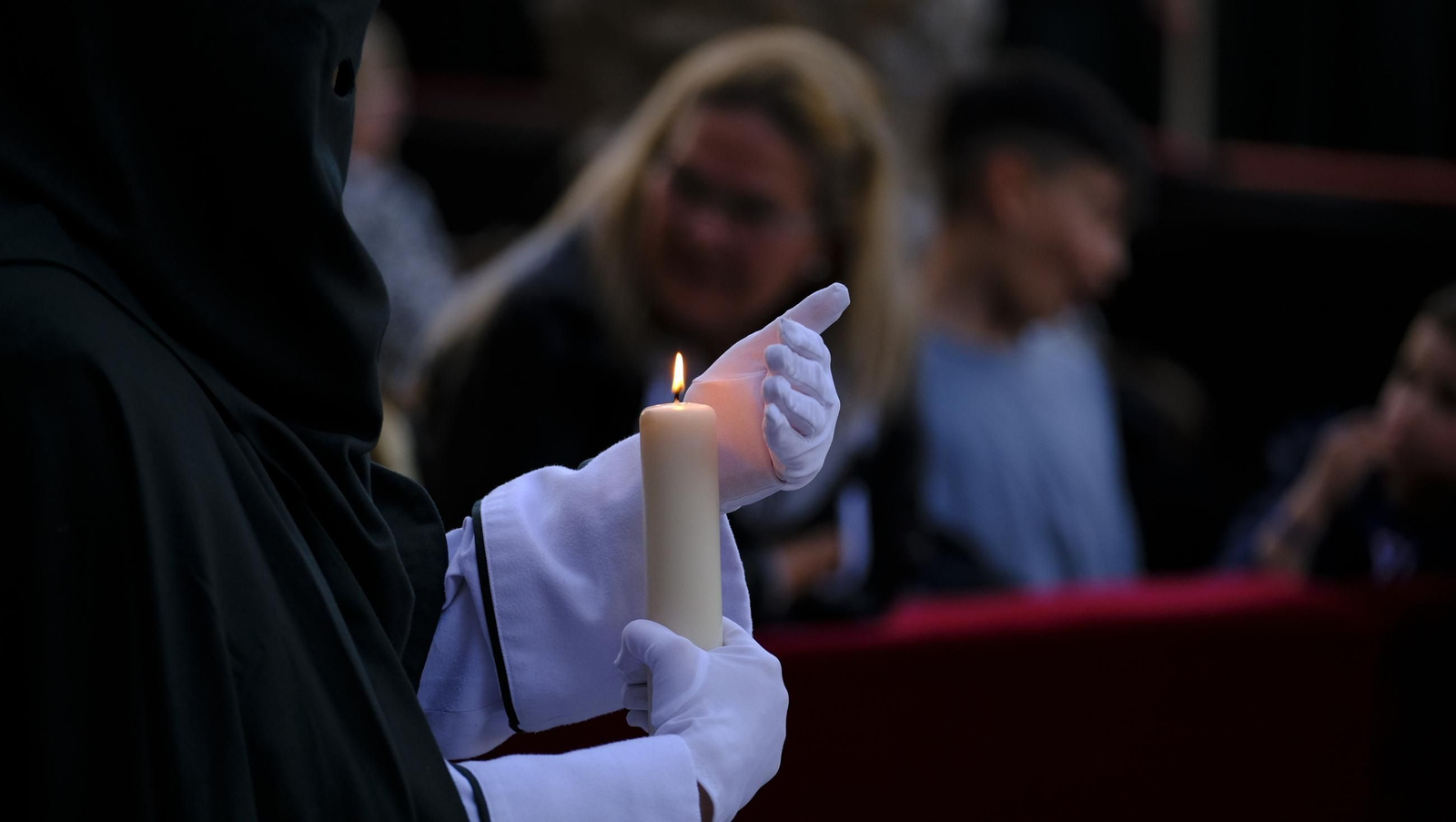 Estudiantes en la Semana Santa de Almería 2025