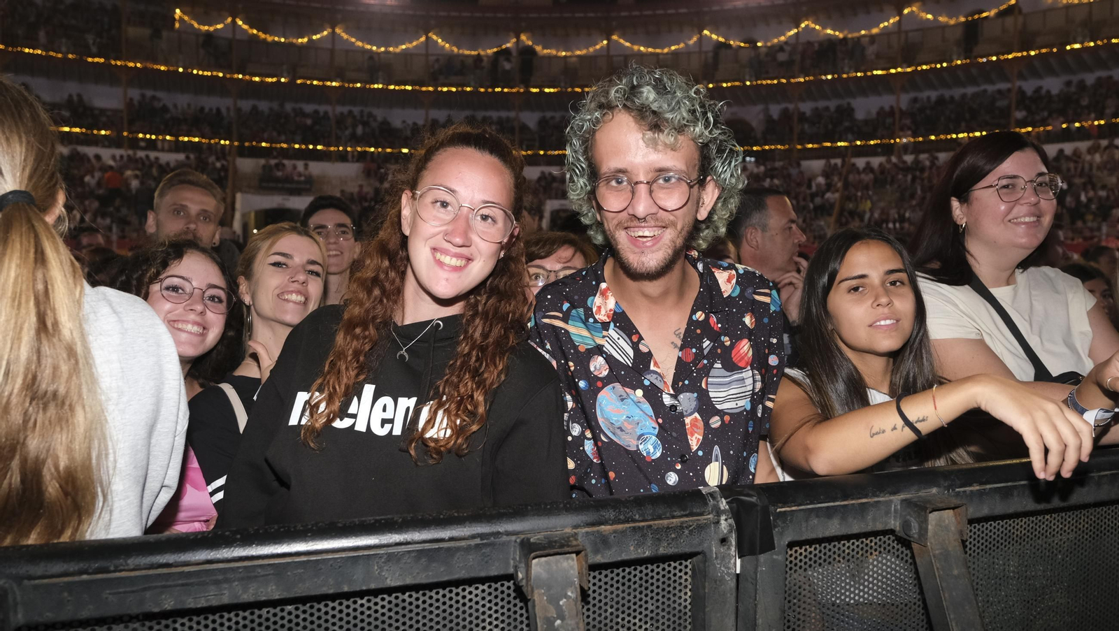 El concierto de Melendi llena de fans la Plaza de Toros de Almería, en imágenes