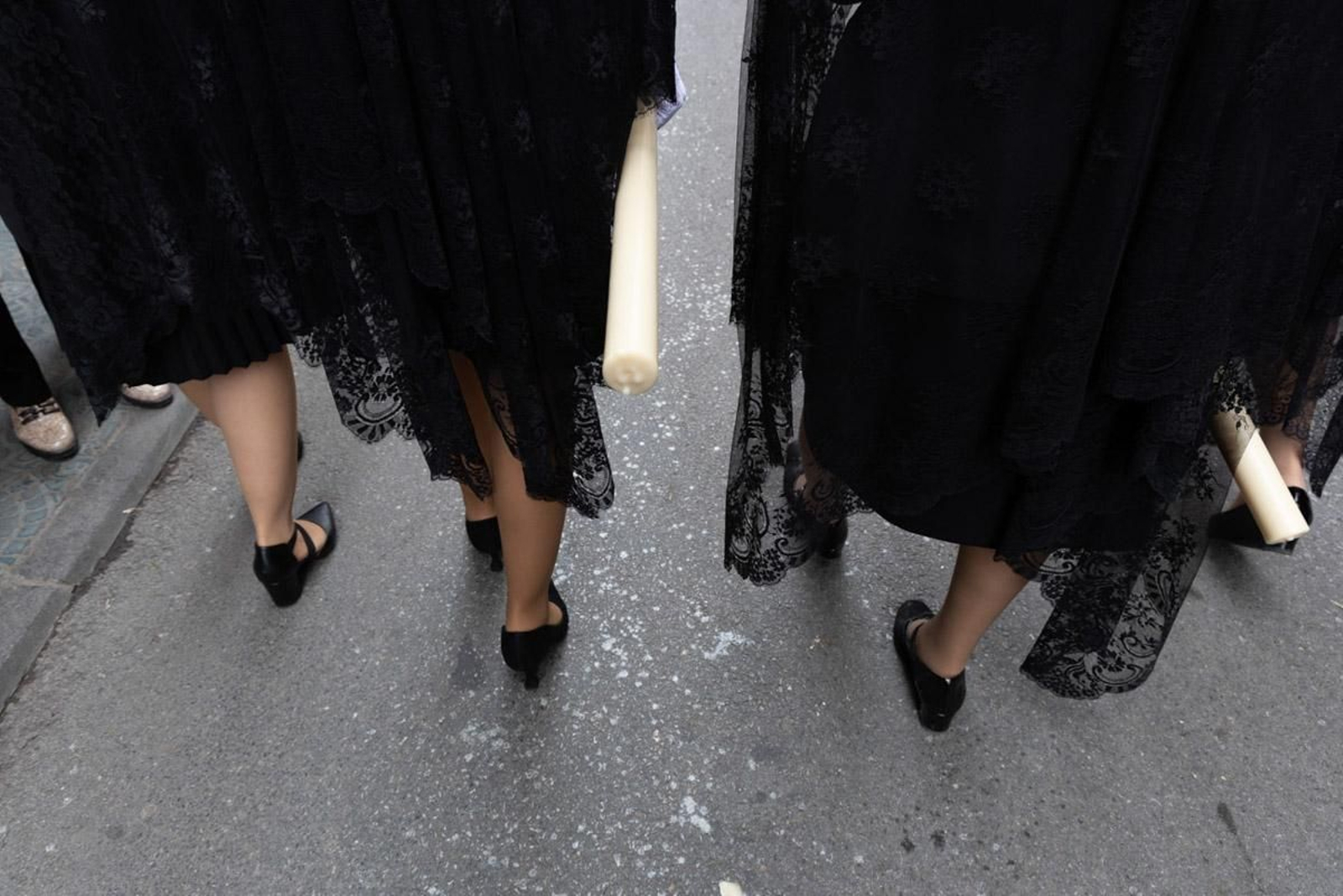 Los jiennenses se echan a la calle para presenciar la primera de las procesiones de la jornada: la Borriquilla (II)