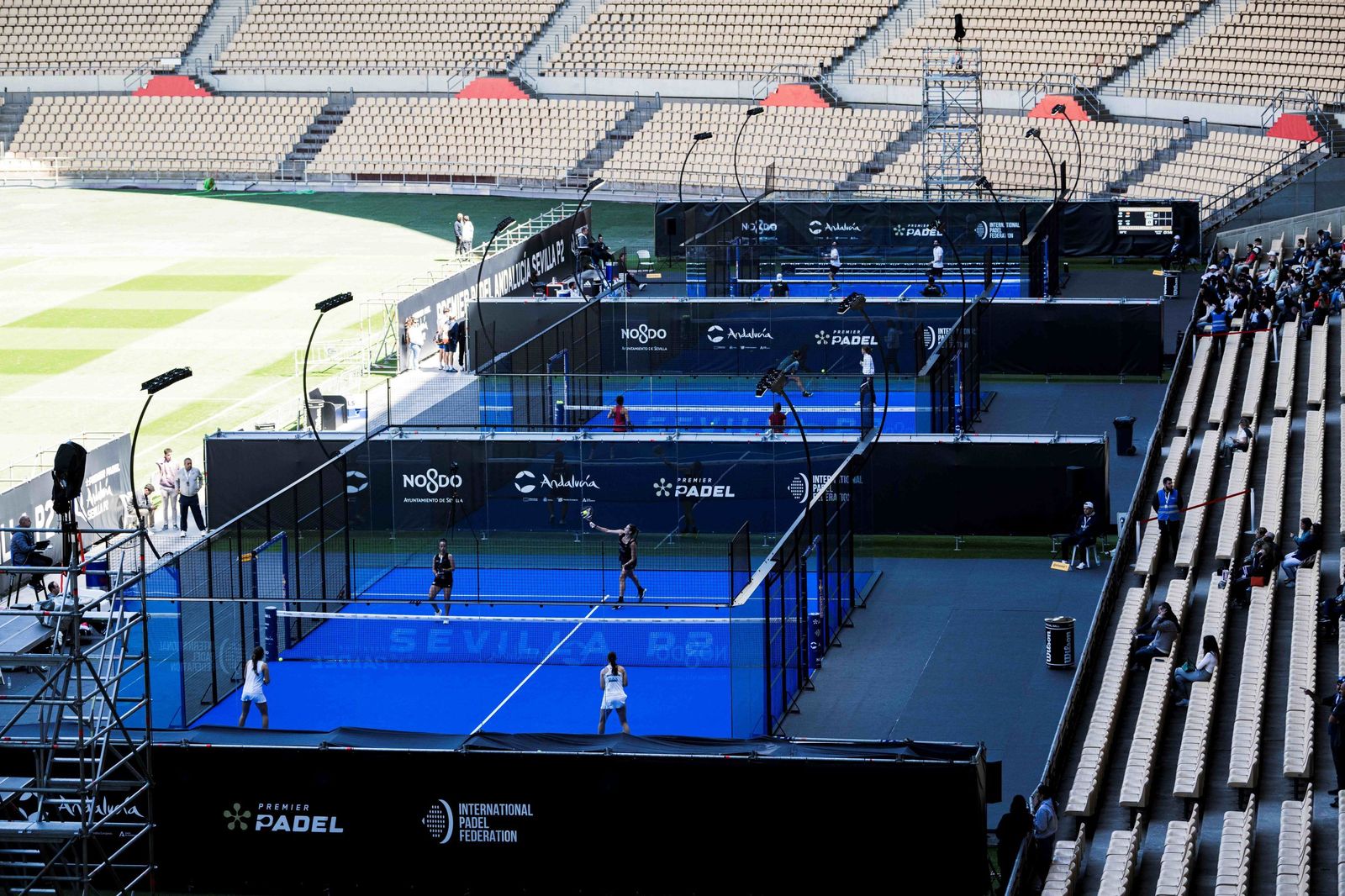 Así es la adaptación del Estadio de la Cartuja para el Premier Padel Andalucía Sevilla P2