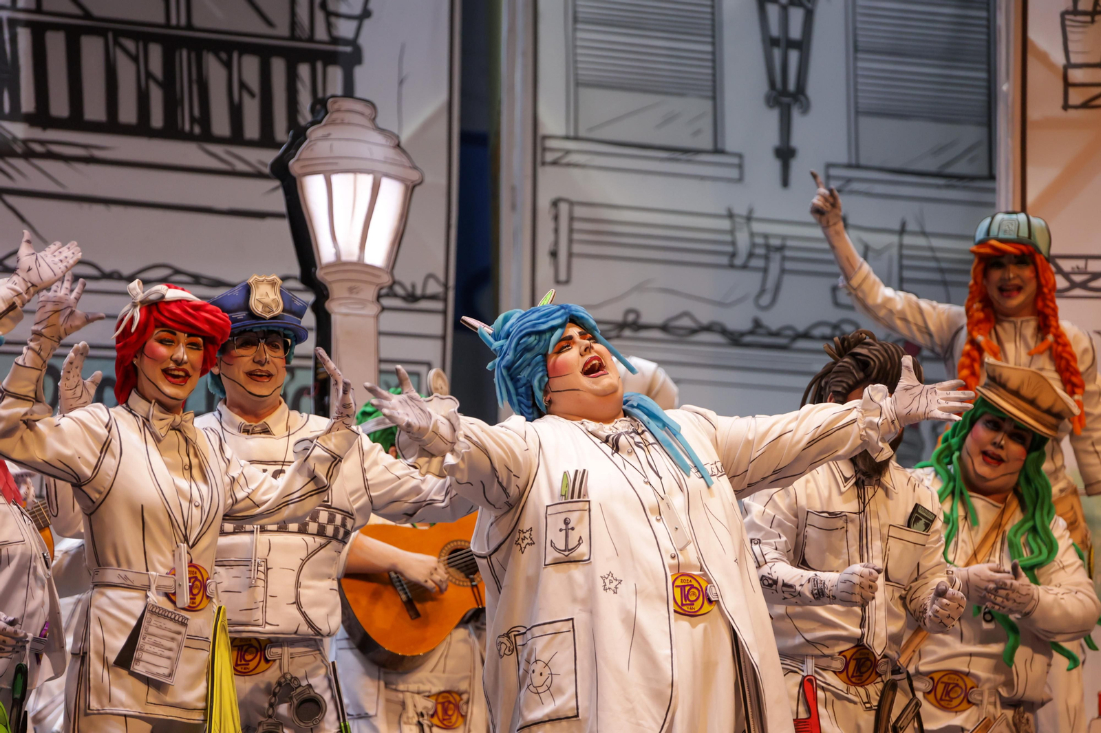 Imágenes de la actuación de la comparsa de Huelva "La Tinta Obrera" en las semifinales del Carnaval Colombino