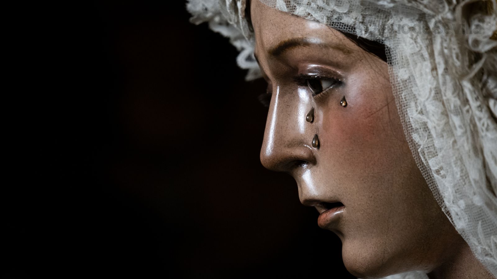 La veneración a la Virgen de la Esperanza Macarena, en imágenes