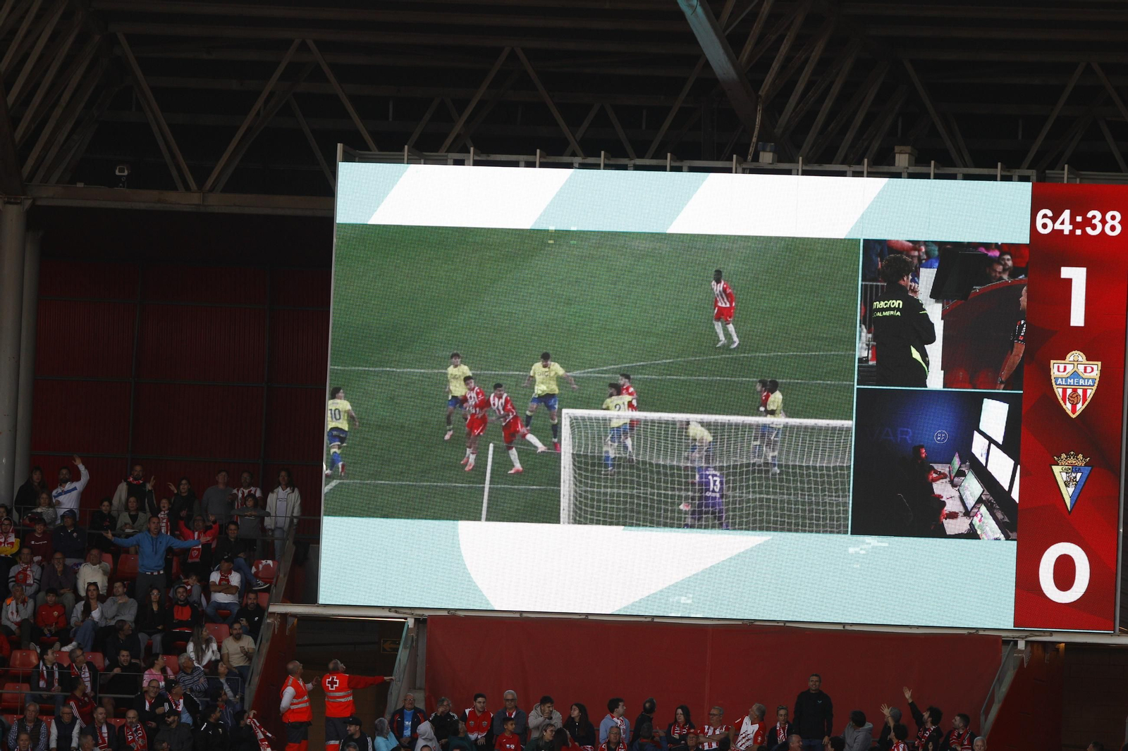 El partido U.D. Almería-Cádiz C.F. en imágenes