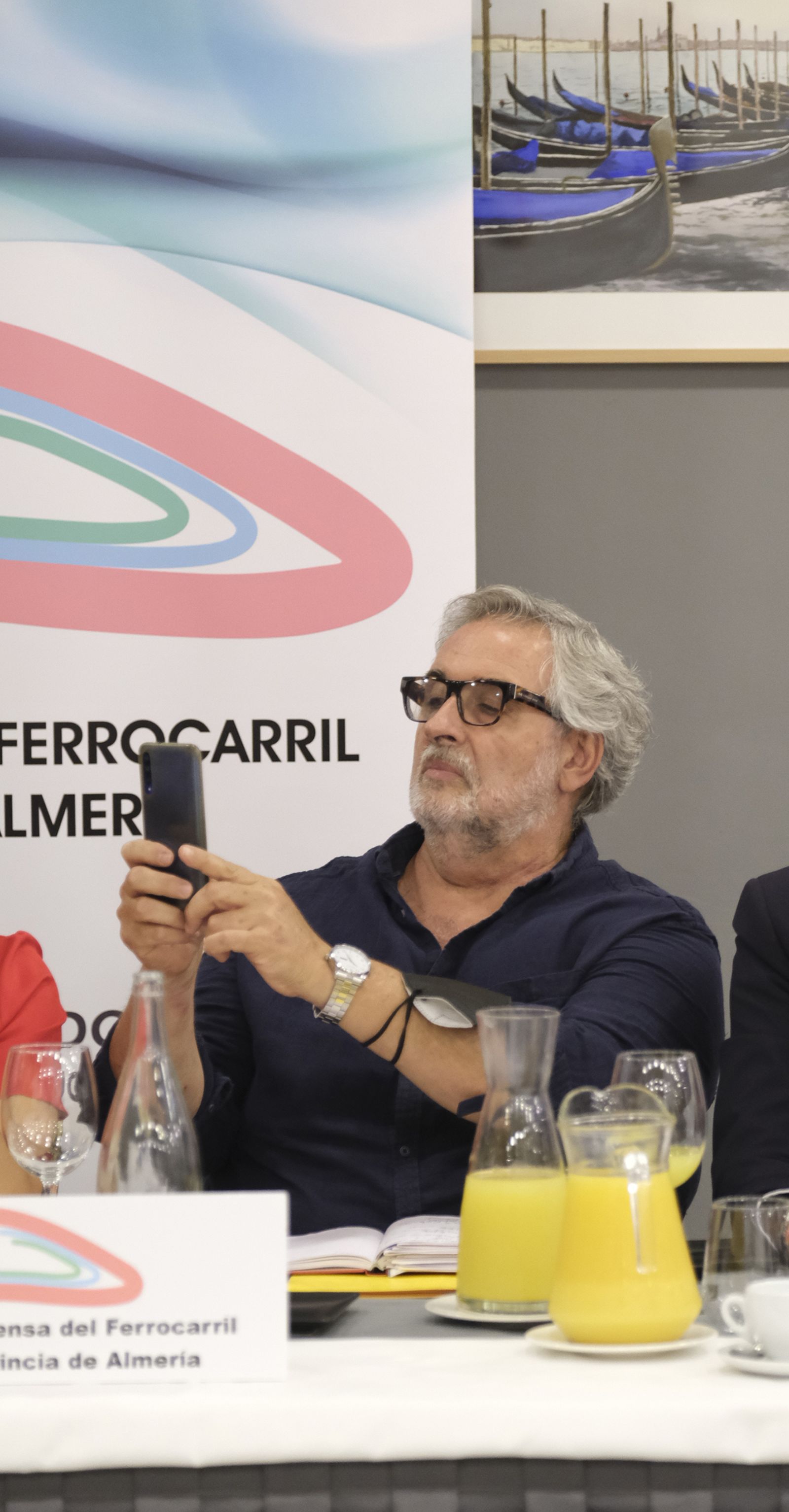 Imágenes sobre el debate del ferrocarril en Almería,  en la campaña electoral andaluza