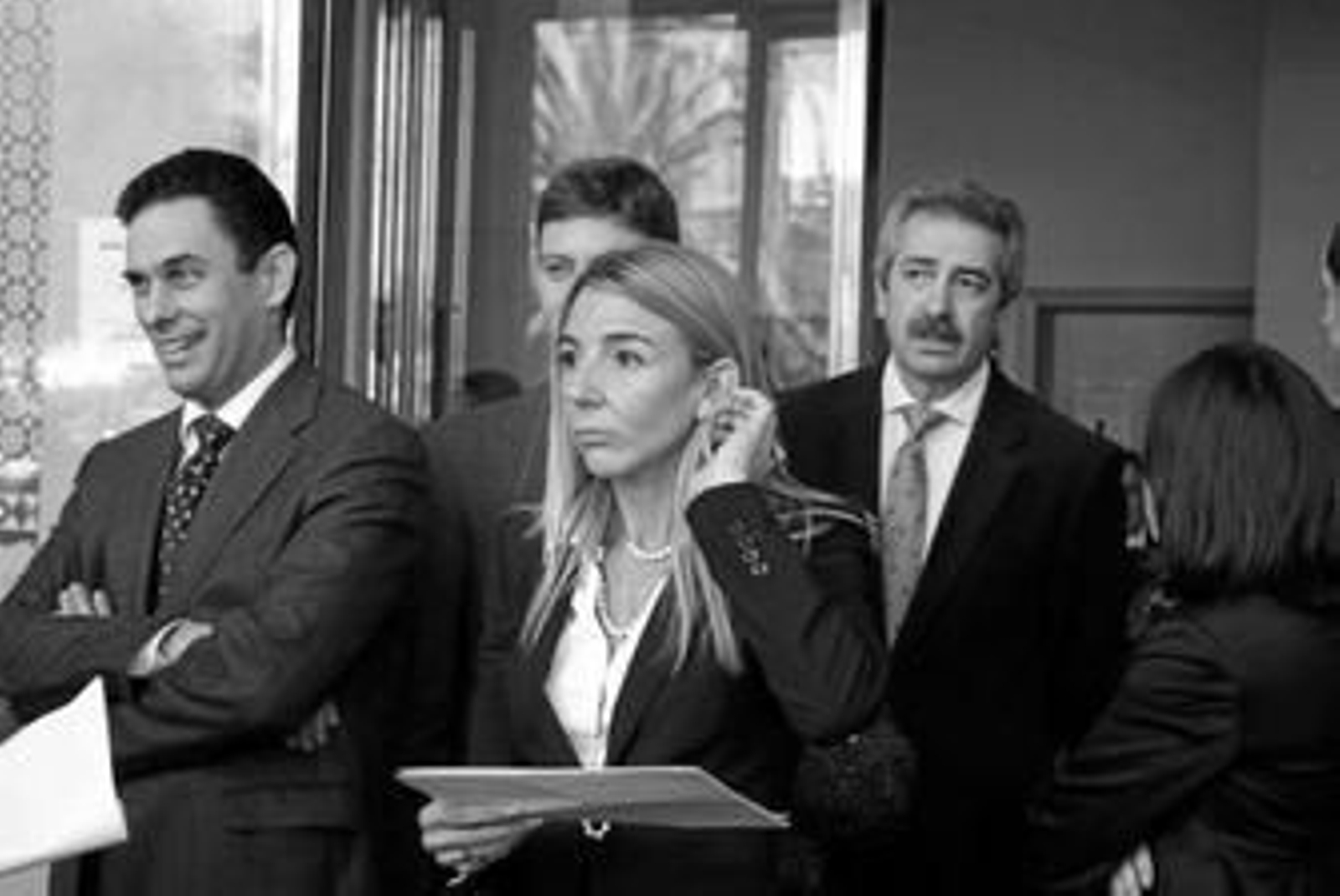 El juez decano, Jesús Madroñal (izqda), junto a Isabel Morón, su antecesora.