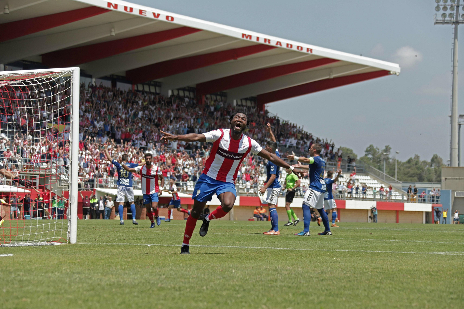 Karim celebra su tanto al Socuéllamos en el Nuevo Mirador.