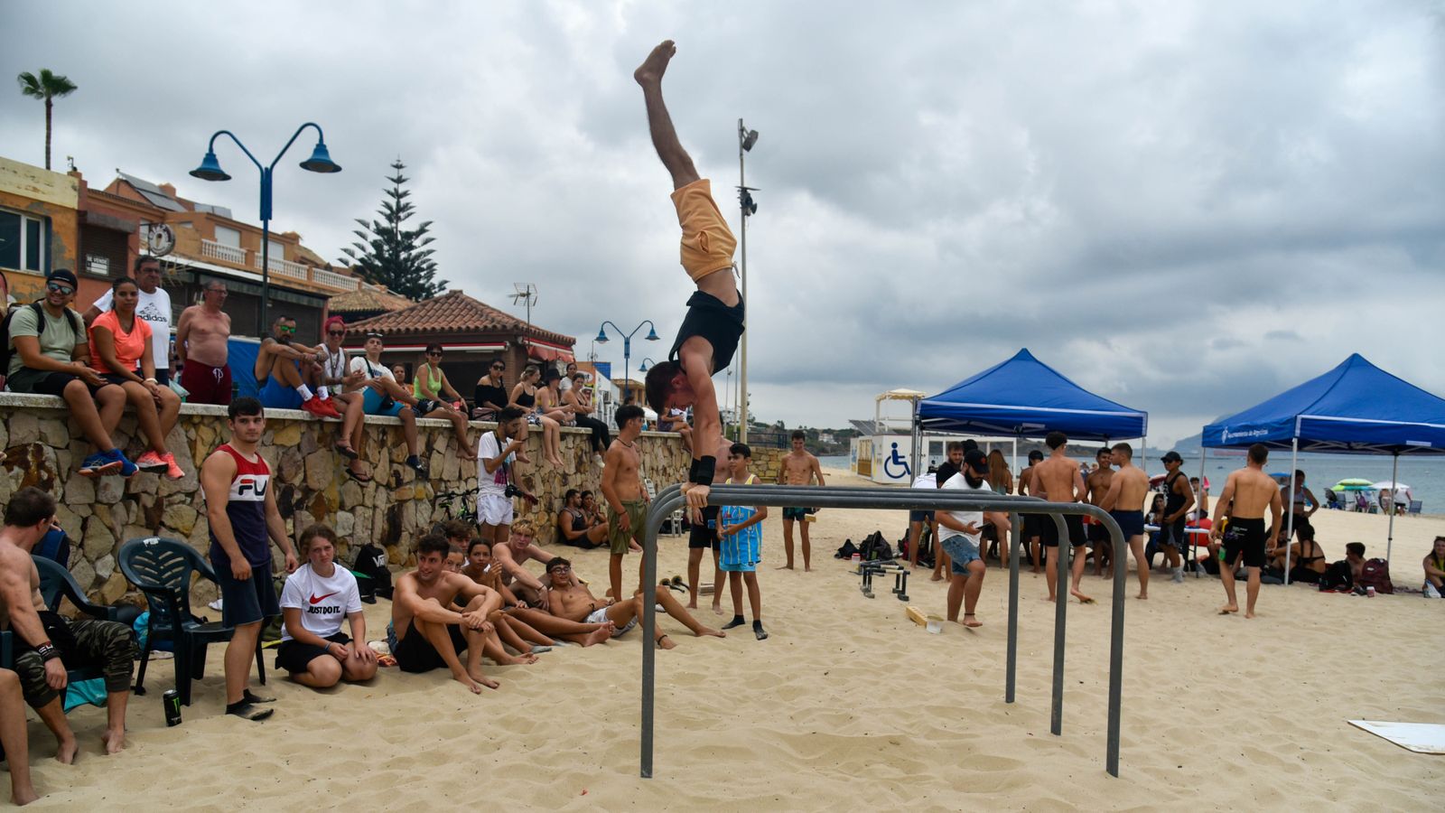 Mañana de calistenia en la playa de Getares