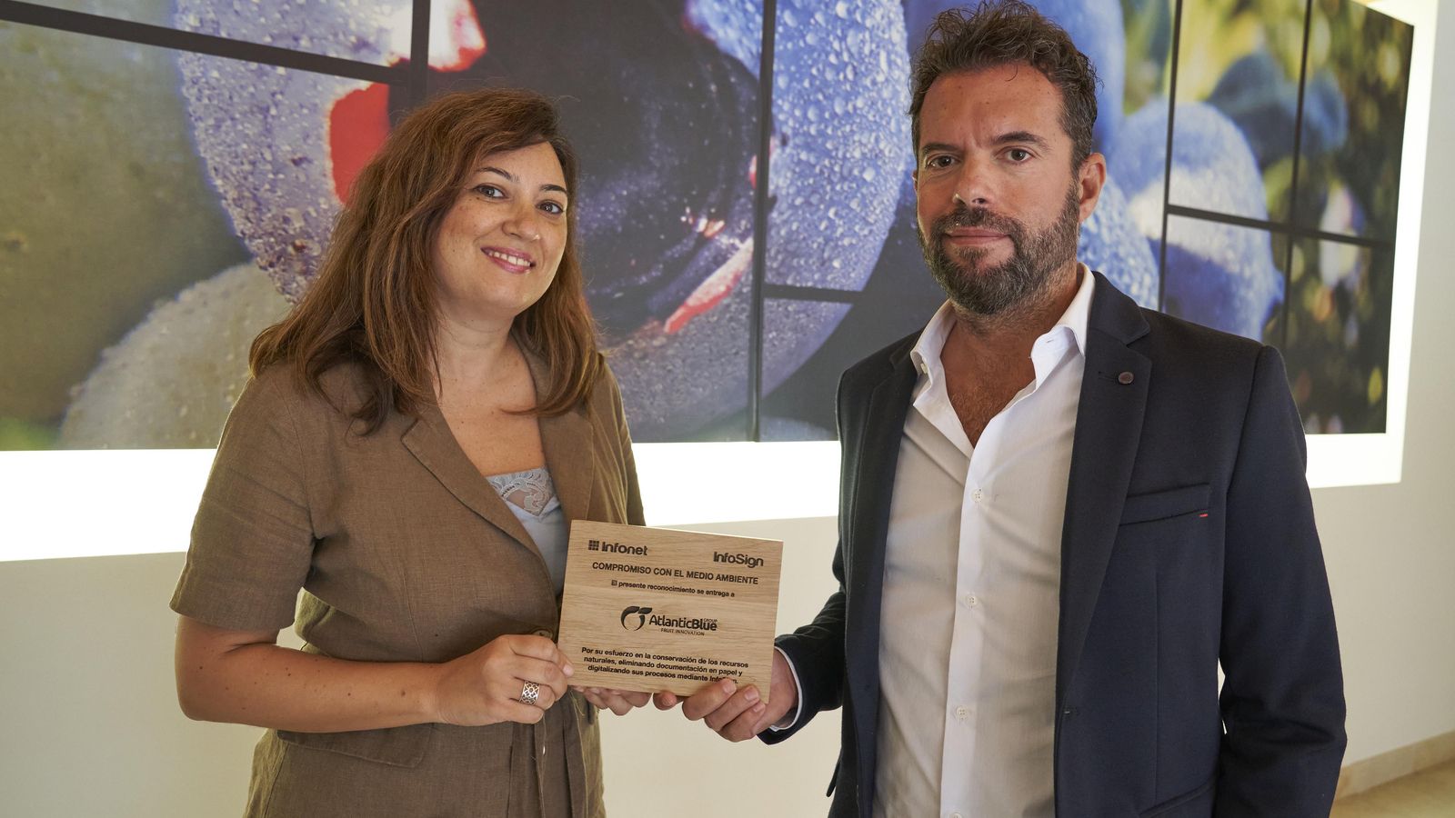 Javier Aniño (CEO Infonet Consultores) y Raquel Fernández (Responsable RRHH S.A.T. Hortifrut).