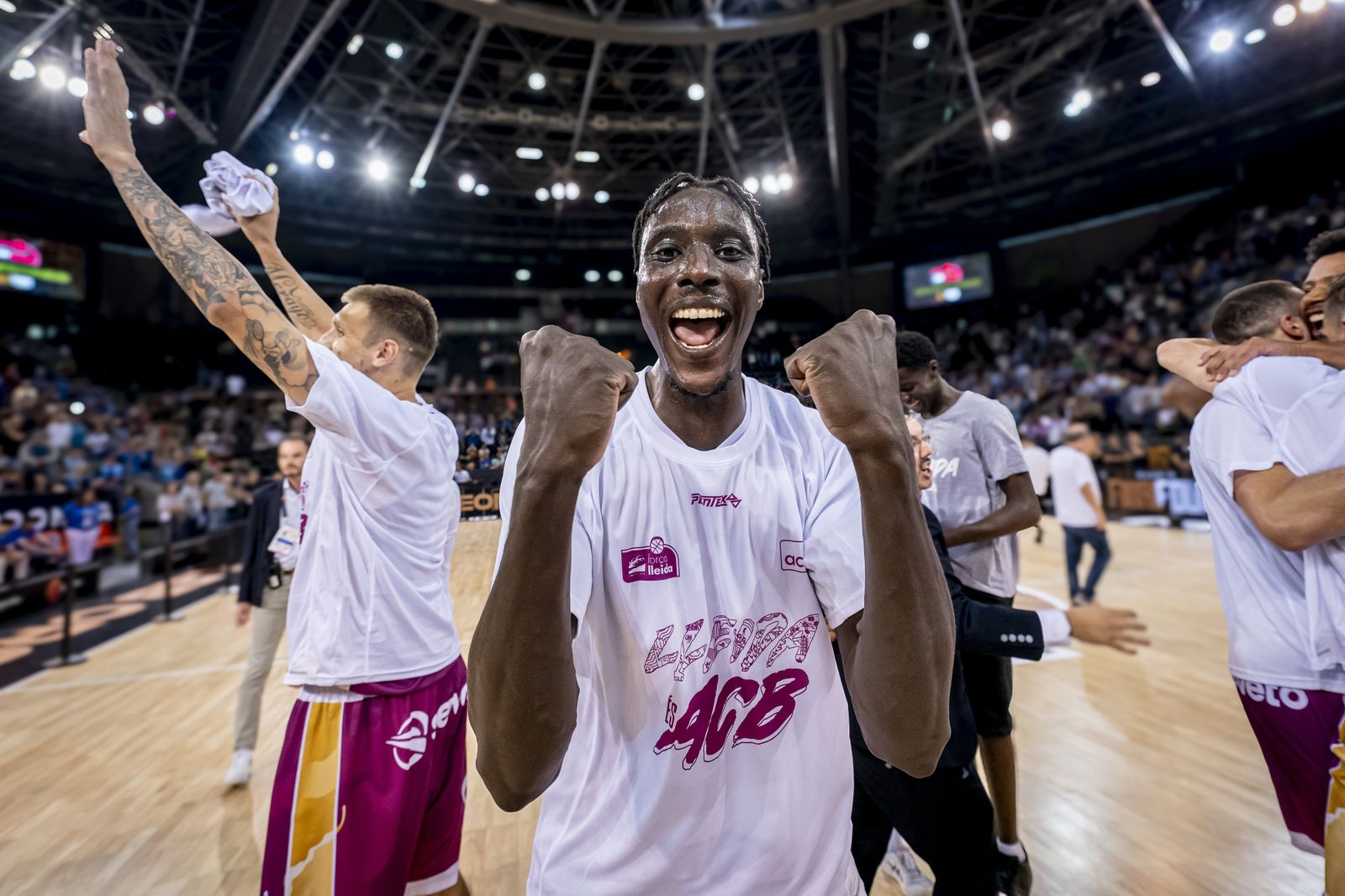 La fiesta del Força Lleida, que vuelve a la ACB 19 años después
