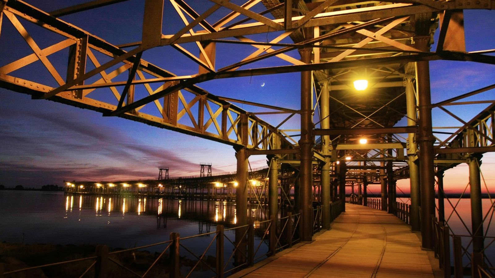 Muelle del Tinto al atardecer