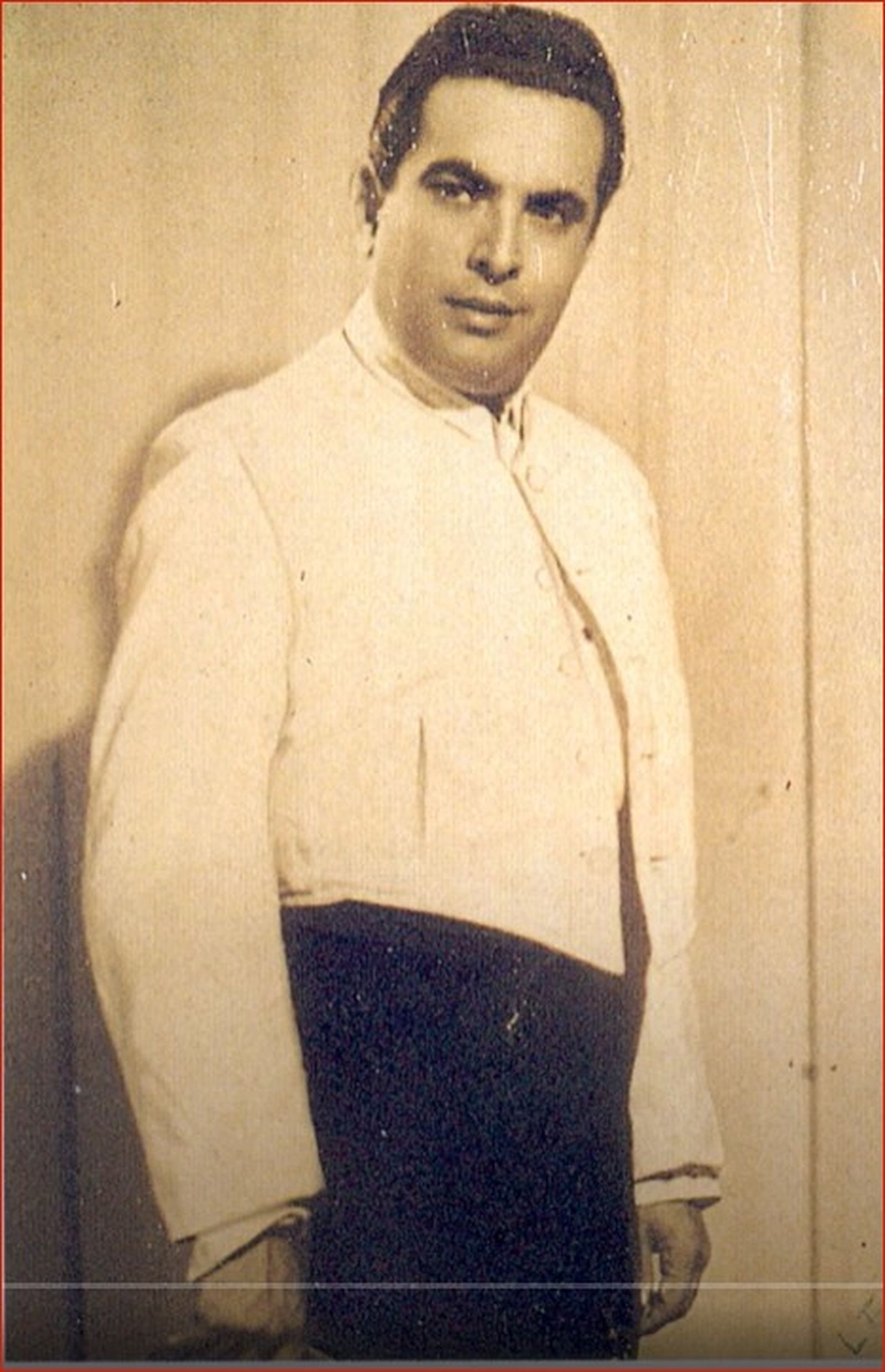 4. Niño León con chaquetilla corta.