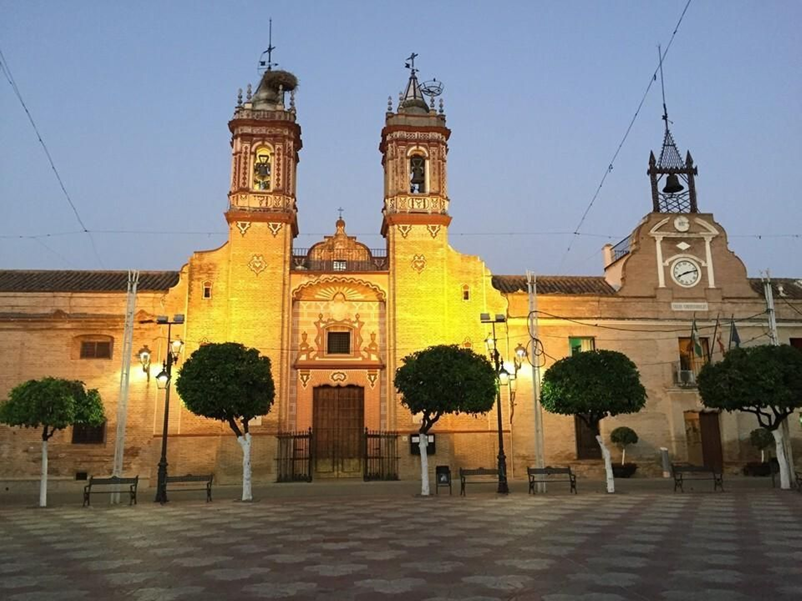 Plaza Real y Ayuntamiento de Fuente Palmera. Plaza Real y Ayuntamiento de Fuente Palmera.